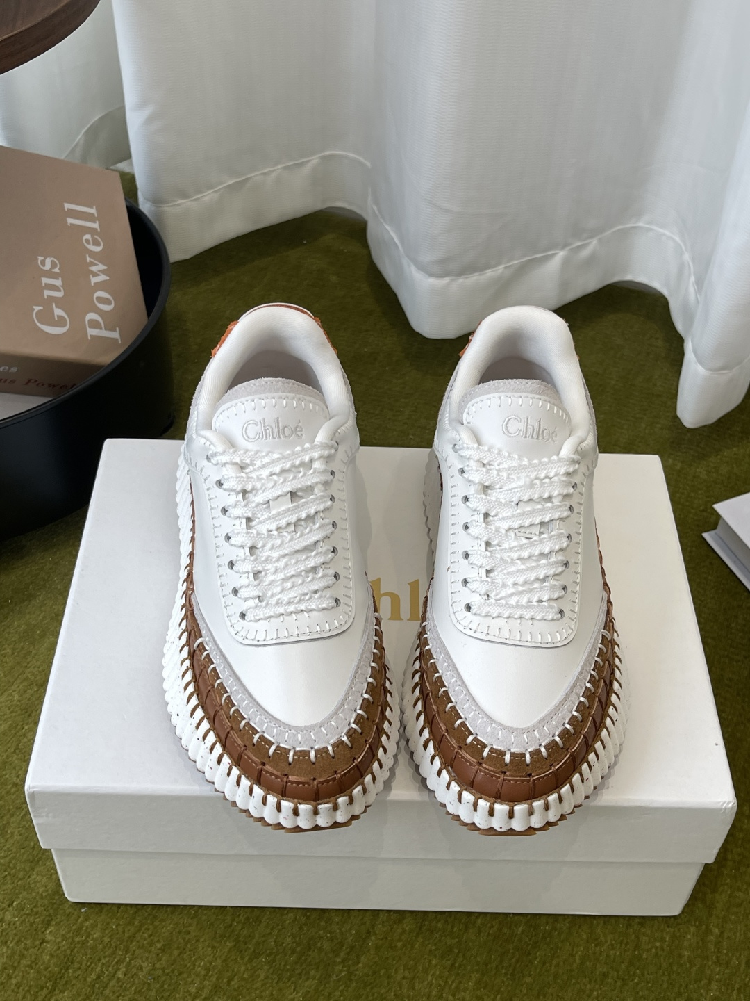 NO:931683,Chloe 2026 spring and summer new styles, counter-synchronized new sports shoes, popular in the entire fashion circle, multi-color and multiple styles. The fabric uses imported cowhide texture, which is refreshing and breathable and does not stink the feet. Fashionable and simple style, goddesses love it. Beautiful. Ultra-light rubber foam vacuum outsole. Comfortable. Size 35-42 (customized 41.42), casual shoes/sports shoes, chloe, loewe, sneakers, cowhide19860909Chloe 蔻依 2026春夏新款 专柜同步 新款运动鞋 风靡整个时尚圈以来 多色多款 这款面料使用进口牛皮质地清爽透气不焖脚 时尚简约范儿 女神都爱 美翻啦 超轻橡胶发泡抽真空大底 舒适得不要不要的 码数35-42码（41.42定做）,休闲鞋/运动鞋,chloe,loewe,sneakers,cowhide,Women's Shoes