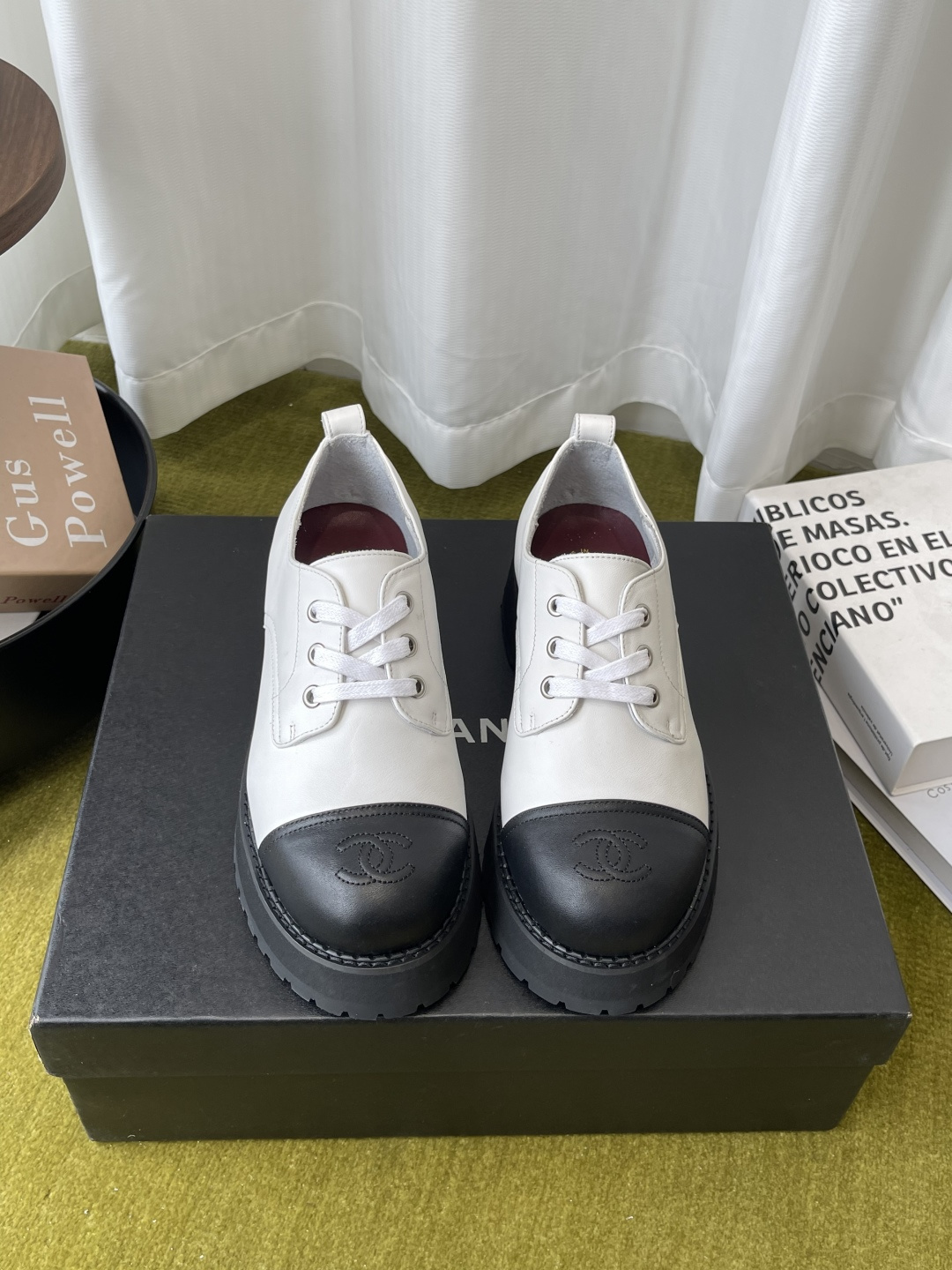 NO:958268,Chanel Chanel's latest thick-soled shoes for autumn and winter. This shoe combines retro and light luxury styles. It can not only add highlights to daily wear, but also show unique taste in some slightly formal occasions. It is a pair of boots that are both beautiful and practical. Upper cowhide, lining sheepskin, original open-molded outsole, size 35-40 (40 custom-made), boots loafers, chanel, chanel, loafers, boots, cowhide, sheepskin19860909Chanel 香奈儿 秋冬最新款 厚底单鞋 这款鞋融合了复古、轻奢的风格 既可以为日常穿搭增添亮点 也能在一些稍正式的场合展现独特品味 是一双兼具美观与实穿性的靴子 鞋面牛皮 内里羊皮 原版开模大底 码数35-40（40定做）,靴子乐福鞋,chanel,chanel,loafers,boots,cowhide,sheepskin,Women's Shoes