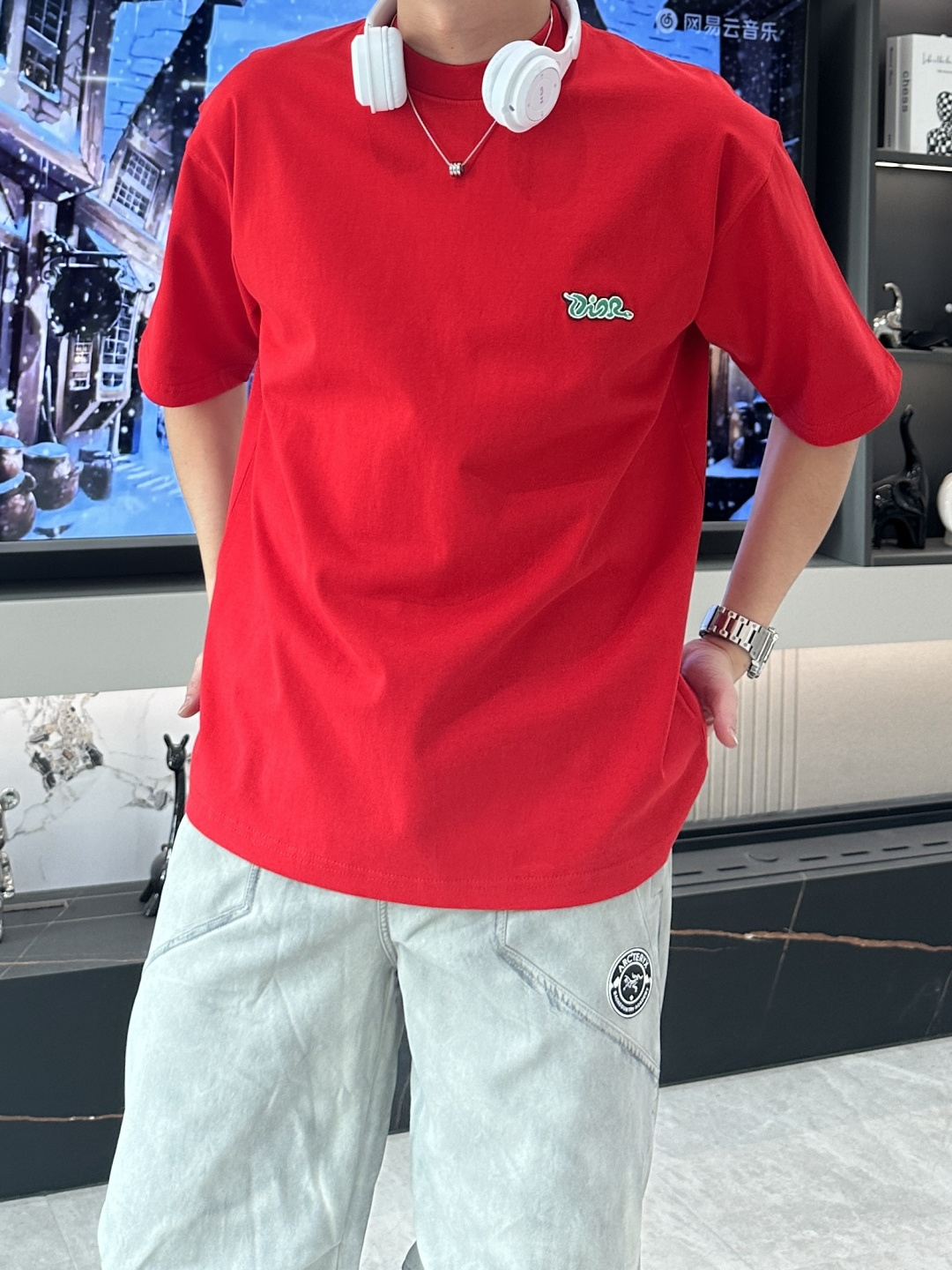 NO:130275,Dior/Snake Year Limited Recommended!  2025ss summer clothing new products are released in the counter for sale. The latest series of letter pattern short-sleeved T-shirts must be held at a pace that everyone has to use!  Imported top high-density pure cotton fabric is extremely skin-friendly and comfortable. It is very delicate to touch, has a good texture, and perfectly reflects the three-dimensional feeling. It is in line with the brand's consistent design style. It is a very good overall style. It is completely fine to wear inside alone. Baby in the zodiac year quickly. Size m~3Xl. Maximum wear is more than 200 kilograms.,dior,T-shirt,tees,t-shirt,alexander wang19860909Dior/蛇年限定 重磅推荐！2025ss夏装新品 抢鲜发布专柜在售 最新系列字母图案短袖T恤 必须人手一件的节奏！进口顶极高密度纯棉面料,极为亲肤舒适 摸上去非常的细腻,质感很好,完美体现立体感 符合品牌一贯设计风格,整体非常不错的一款,内搭单穿都完全没问题,本命年宝宝赶紧下手 尺码 m~3Xl 最大穿200多斤,,dior,T-shirt,tees，t-shirt,alexander wang,Men's clothing