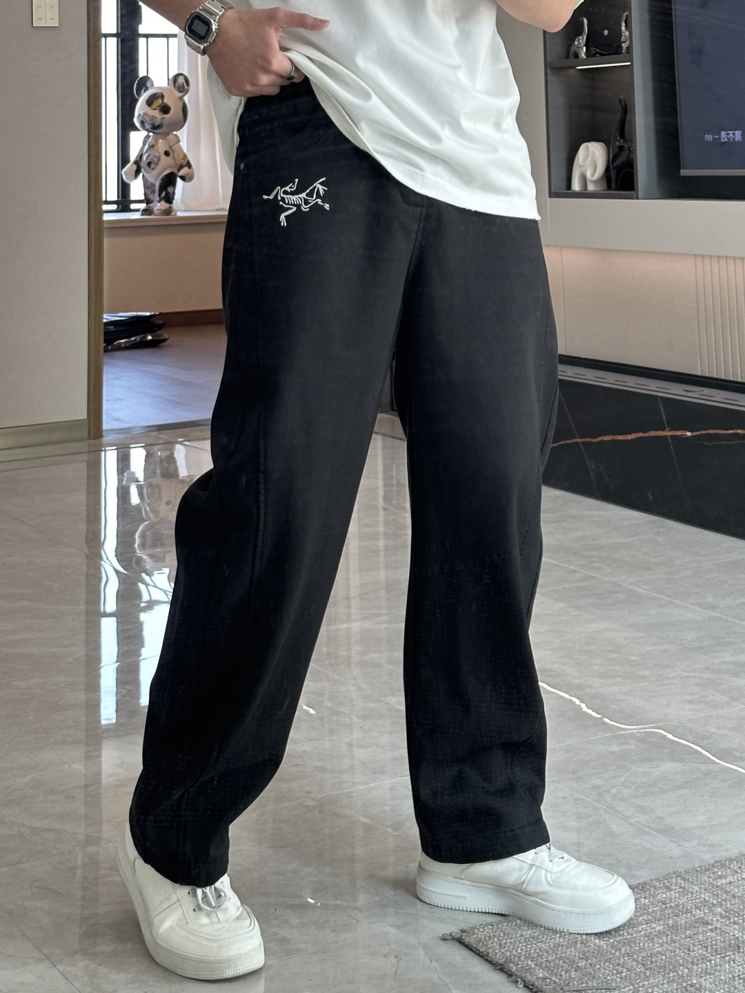 · 始祖鸟 2025ss秋冬款 内里加绒，非常保暖！好穿不挑身材，在搭配上没有太多的限制 随意简洁的衬托