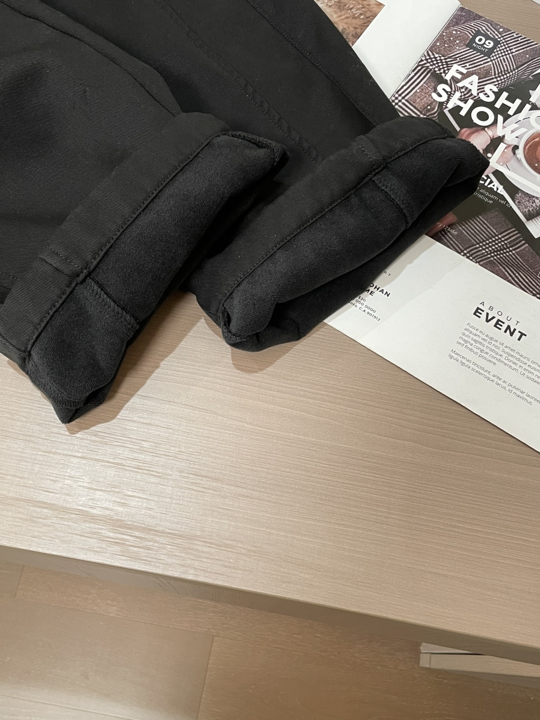 · 始祖鸟 2025ss秋冬款 内里加绒，非常保暖！好穿不挑身材，在搭配上没有太多的限制 随意简洁的衬托