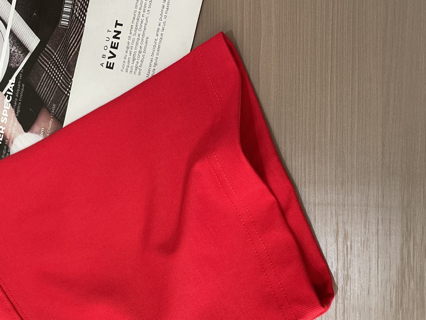 
miu miu
2025春夏款/官网同步
面料采用纯棉精梳棉面料，上身版型超正！日常百搭，衣橱必备单品