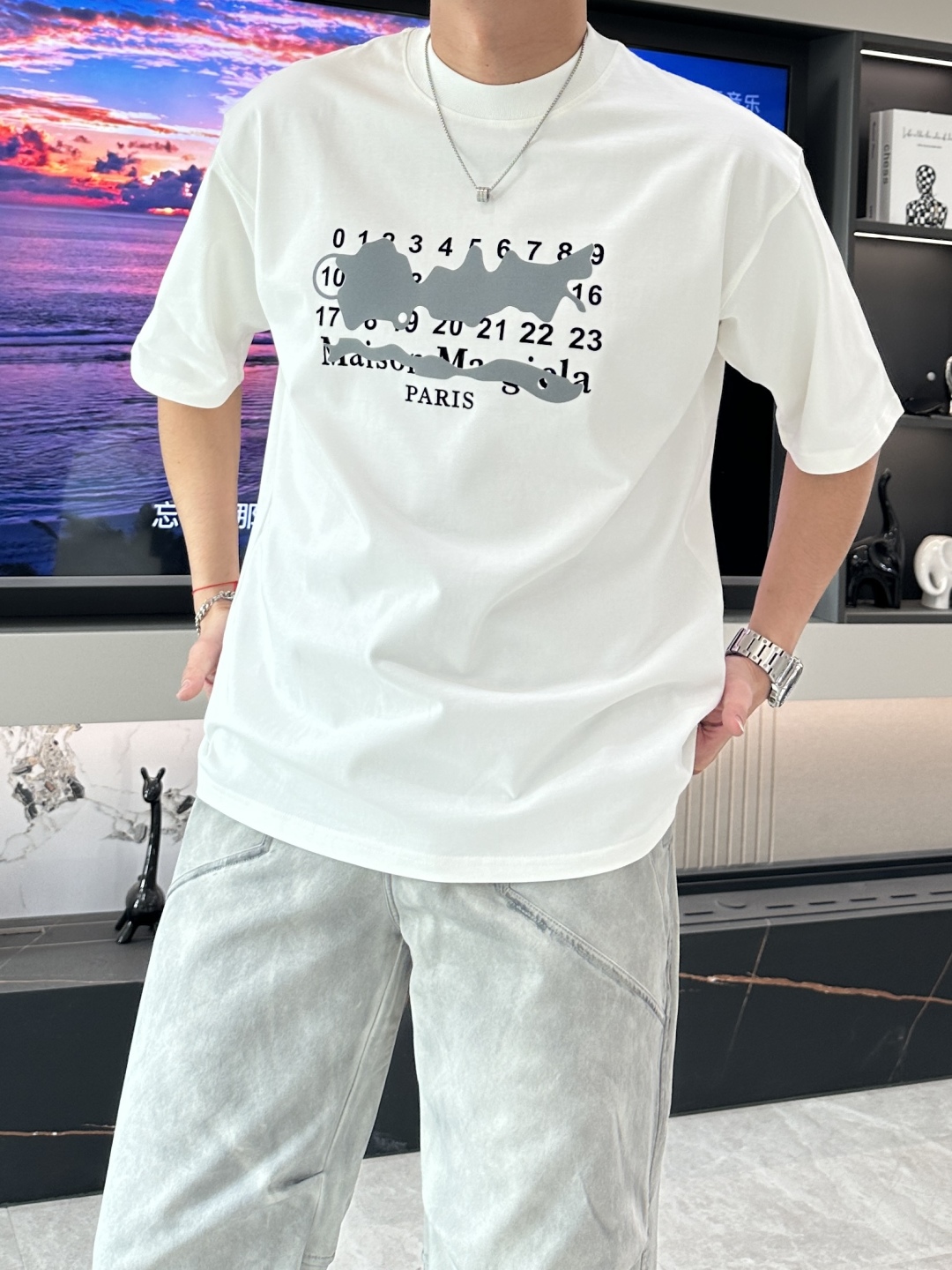 
马吉拉
2025春夏款/官网同步
面料采用纯棉精梳棉面料，上身版型超正！日常百搭，衣橱必备单品！☄️
