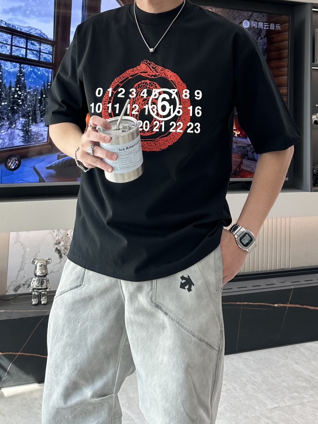 NO:130287,Majila 2025 spring and summer style/official website synchronization The fabric is made of pure cotton combed cotton fabric, and the upper body style is super positive!  Everyday versatile, a must-have item for wardrobe!  Size M-3XL (large-size),,masion margiela,alexander wang19860909马吉拉 2025春夏款/官网同步 面料采用纯棉精梳棉面料,上身版型超正！日常百搭,衣橱必备单品！ 尺码 M-3XL（版型偏大）,,masion margiela,alexander wang,Men's clothing