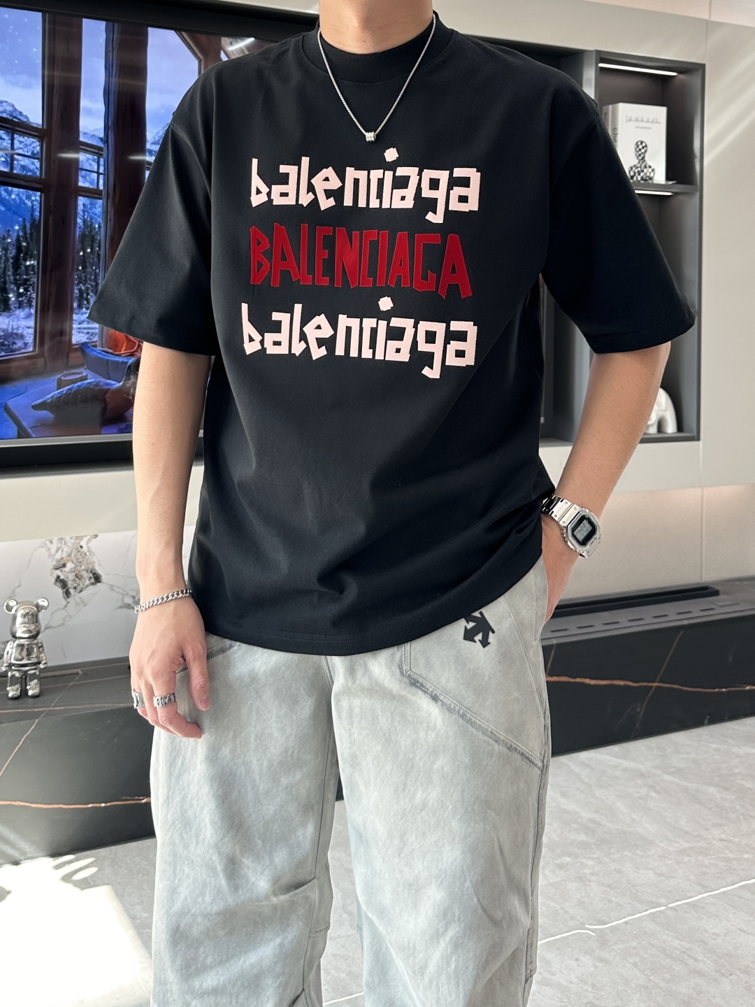 NO:130273,Balenciaga 2025 spring and summer style/official website synchronization The fabric is made of pure cotton combed cotton, and the upper body style is super positive!  Everyday versatile, a must-have item for wardrobe!  Size M-3XL (large-size), balenciaga,alexander wang19860909巴黎世家 2025春夏款/官网同步 面料采用纯棉精梳棉面料,上身版型超正！日常百搭,衣橱必备单品！ 尺码 M-3XL（版型偏大）,,balenciaga,alexander wang,Men's clothing
