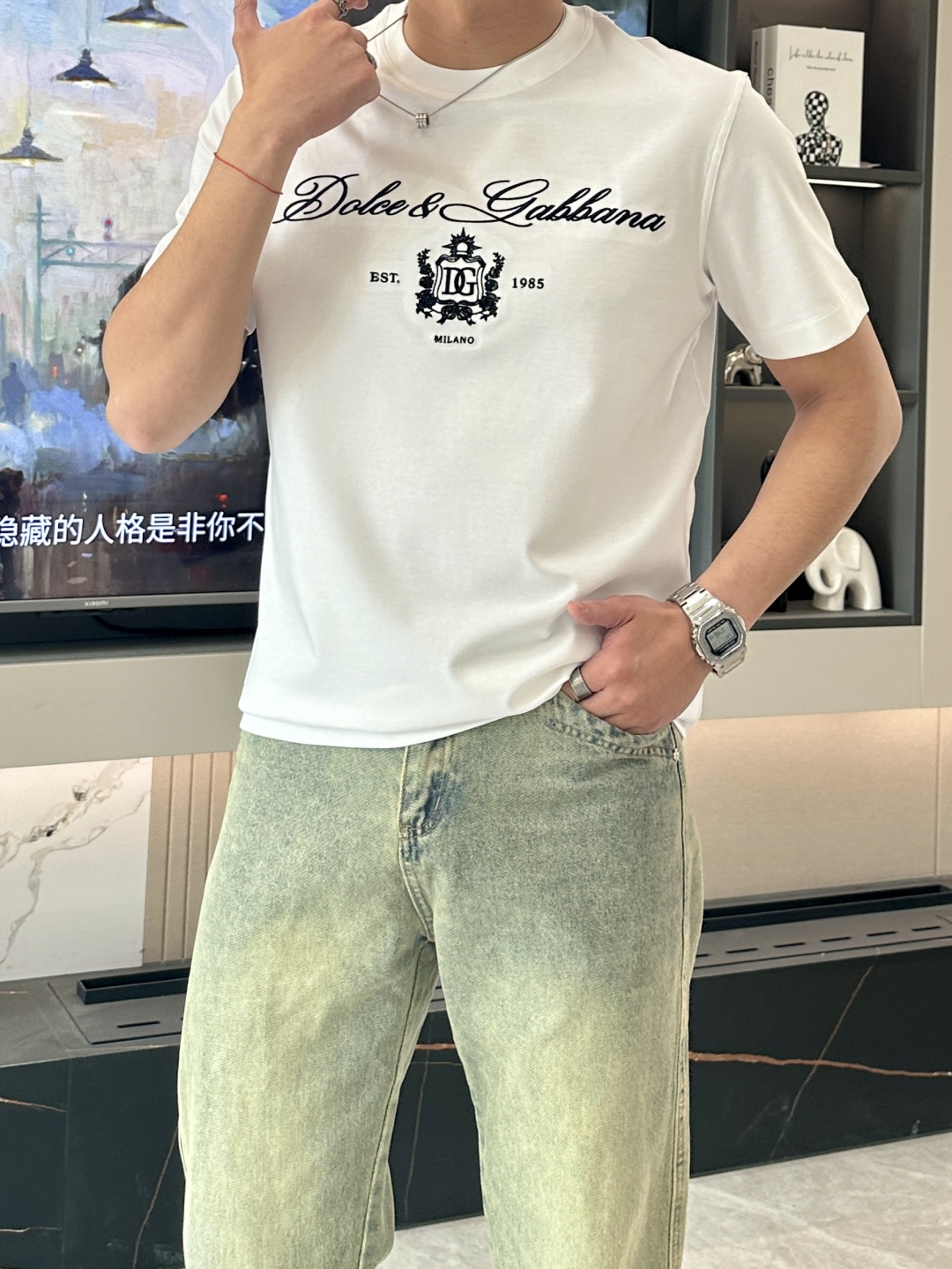
DG 2025春夏新品，优选特定原版开发330支双股精棉平纹面料，上身挺阔舒适度佳，外穿内搭随意搭配，