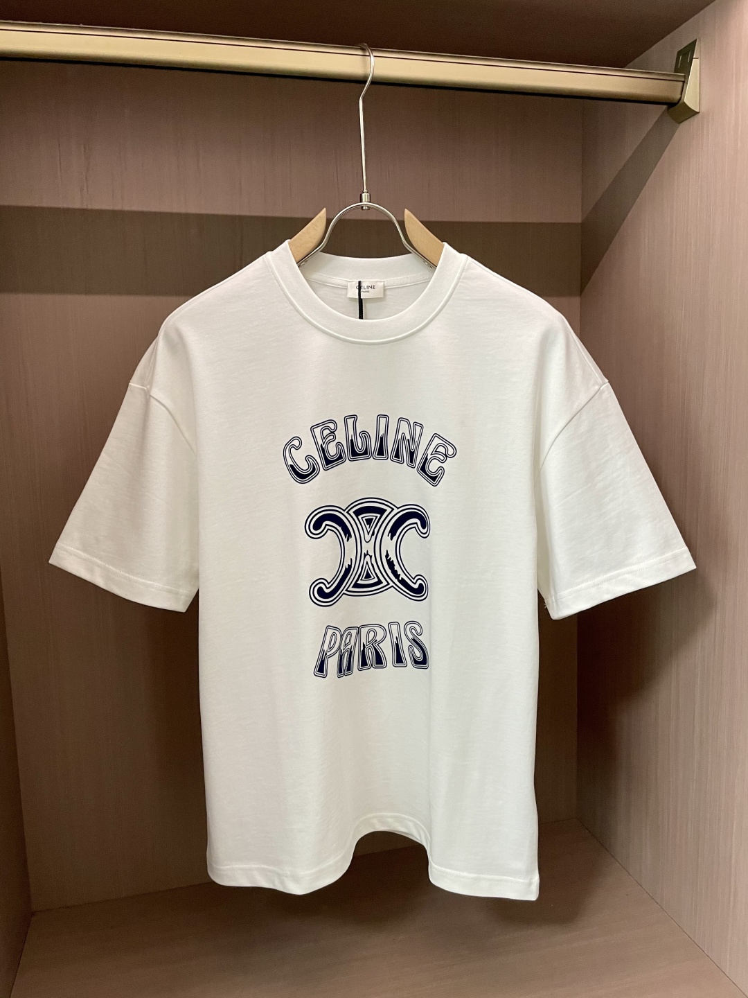 NO:121495,CELINE 2025 spring and summer new product, with a specific original version of 330 double-strand cotton plain fabric, with wide upper body and good comfort, casually matched with the outside and the inner one, the same size for men and women. Size s-XXL, celine, alexander wang19860909CELINE 2025春夏新品,优选特定原版开发330支双股精棉平纹面料,上身挺阔舒适度佳,外穿内搭随意搭配,男女同款 尺码s-XXL,,celine,alexander wang,Men's clothing