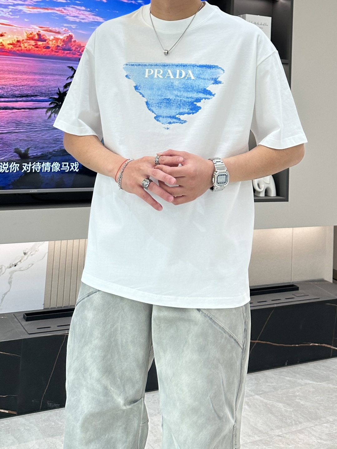 NO:123371,Prada 2025 spring and summer new product, preferred specific original development double-strand cotton plain fabric, with wide upper body and good comfort, casual matching of the outside and the inner style, a must-have for men and women in summer Size M-XXL, prada, alexander wang19860909Prada 2025春夏新品,优选特定原版开发双股精棉平纹面料,上身挺阔舒适度佳,外穿内搭随意搭配,男女同款夏日必备 尺码M-XXL,,prada,alexander wang,Men's clothing