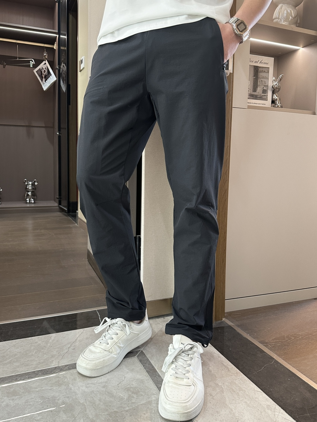 NO:159593,Archaeoptera bird is a new spring and summer style, customized quick-drying fabric, soft and sweat-resistant, extremely comfortable. Customized elastic rubber and original auxiliary materials at the waist of the trouser legs. The upper body is sports and casual and fashionable, and is essential for leisure and traveling. Size M-2XL, arc'teryx, alexander wang19860909始祖鸟 春夏新款,订制速干面料 柔软排汗,舒适度极高.裤腿腰部订制松紧橡筋、原版辅料细节.上身运动休闲时尚,出街休闲、外出旅游必备. 尺码M-2XL,arc'teryx,alexander wang,Men's clothing