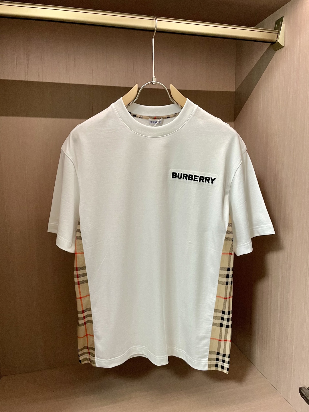 
Bur  2025春夏新品，优选特定原版开发330支双股精棉平纹面料，上身挺阔舒适度佳，外穿内搭随意搭