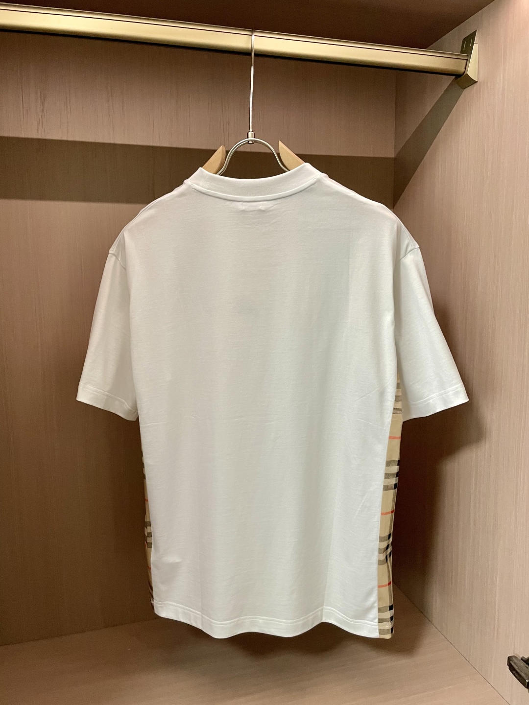 
Bur  2025春夏新品，优选特定原版开发330支双股精棉平纹面料，上身挺阔舒适度佳，外穿内搭随意搭