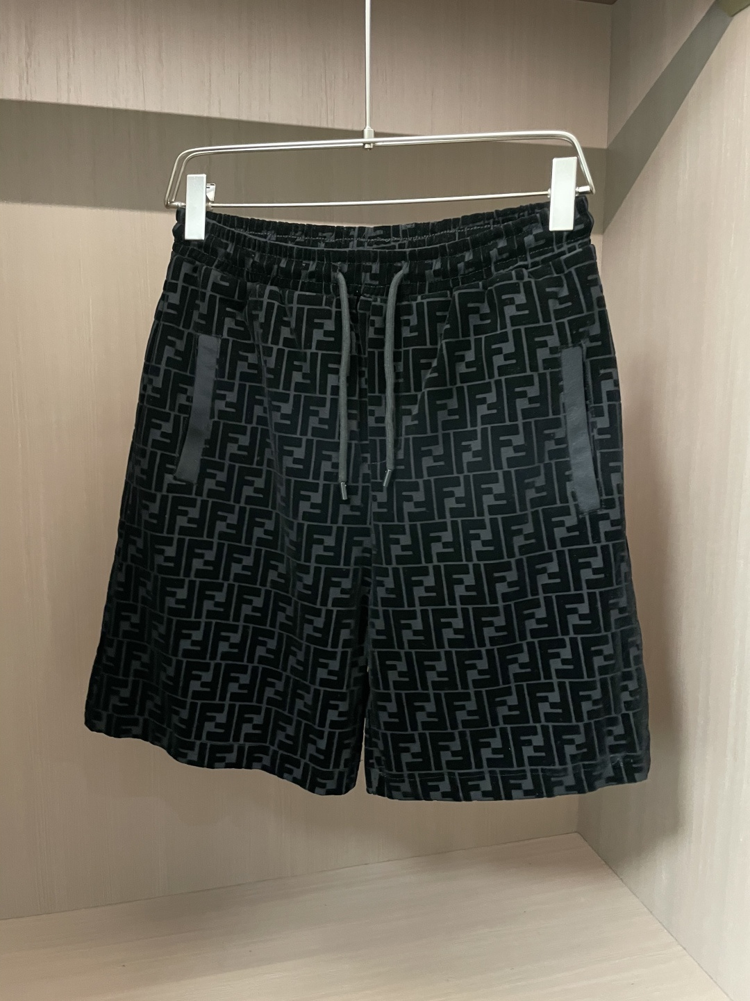 NO:127652,FD's latest counter is launched simultaneously, with a top 1:1 replica version!  Channel goods, not many!  If you know the goods, please start quickly!  Size S M L 3, alexander wang19860909FD 最新专柜同步上架,1:1顶级复刻版本！渠道货,数量不多！懂货的亲亲赶紧下手！ 尺码S M L 3,,alexander wang,Men's clothing