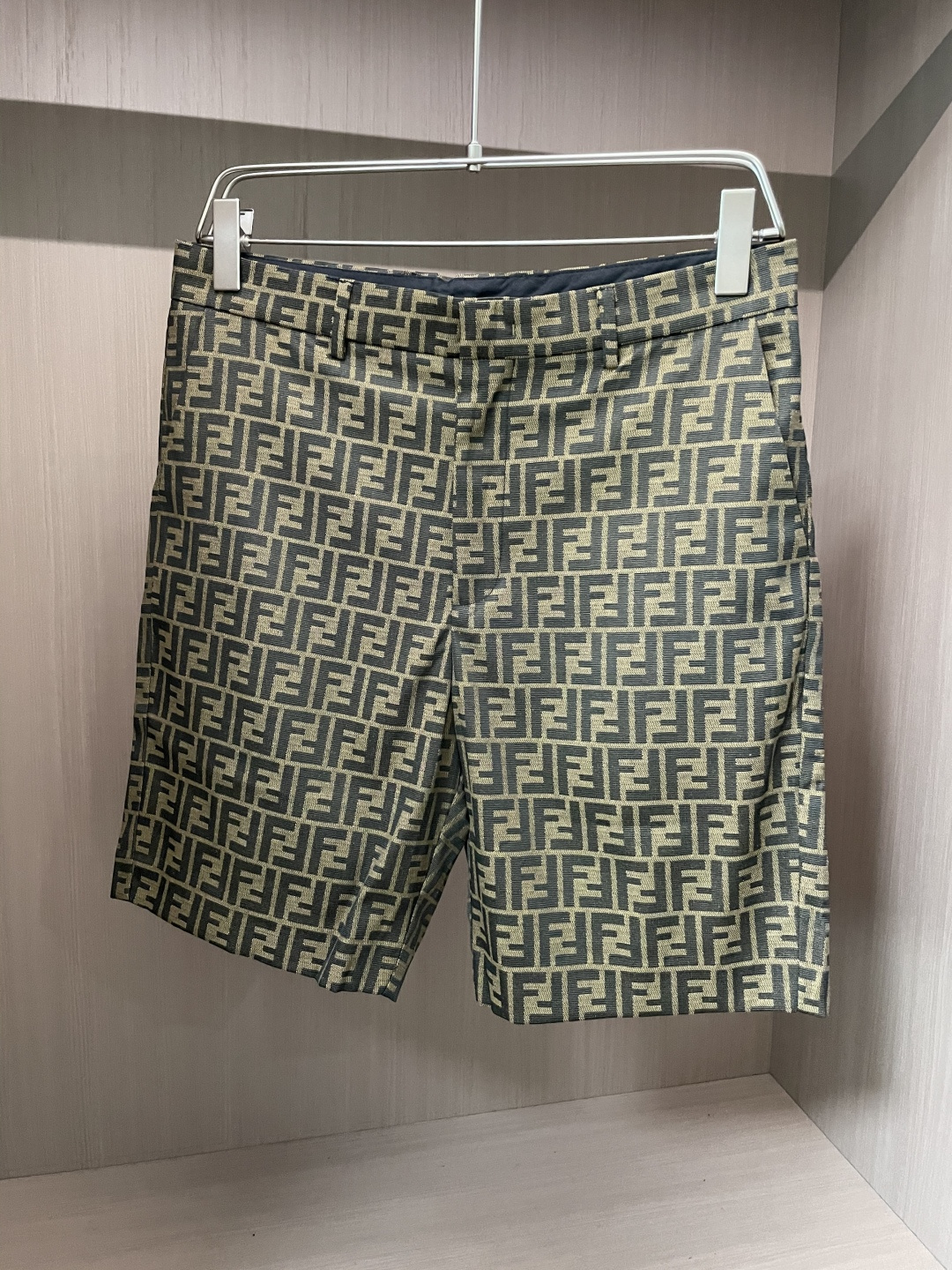 NO:127657,FD's latest counter is launched simultaneously, with a top 1:1 replica version!  Channel goods, not many!  If you know the goods, please start quickly!  Size S M L 3, alexander wang19860909FD 最新专柜同步上架,1:1顶级复刻版本！渠道货,数量不多！懂货的亲亲赶紧下手！ 尺码S M L 3,,alexander wang,Men's clothing