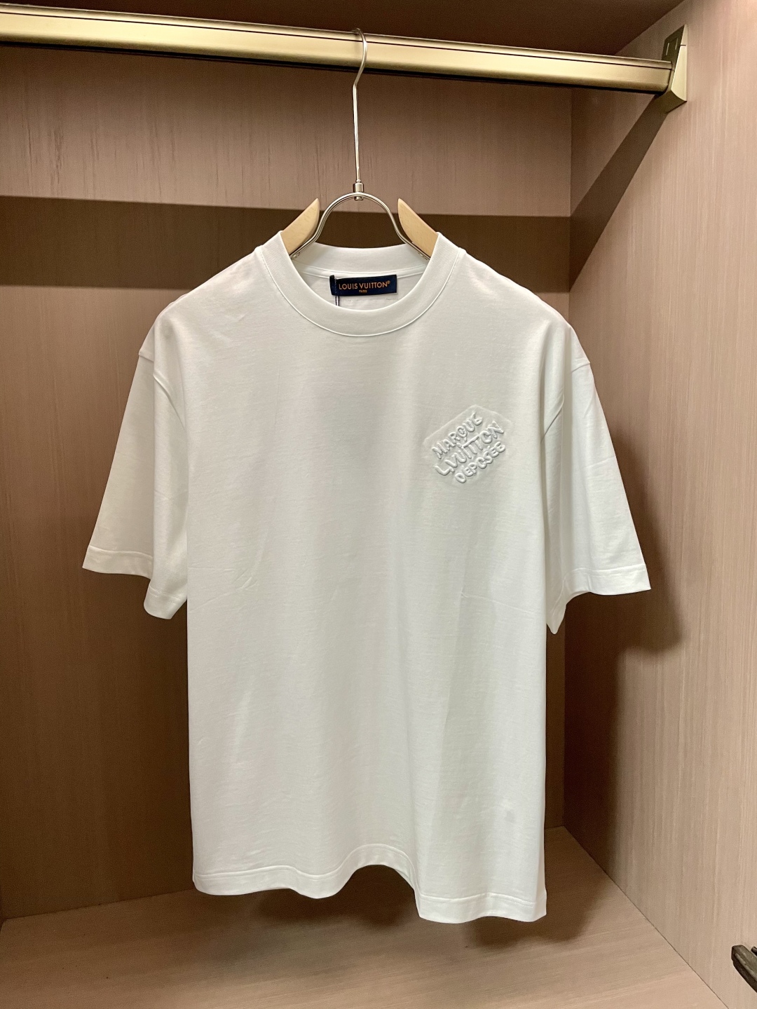 
Lv 官网同款 官网同款 官网同款⚠️
重磅推荐！2025ss夏装新品 专柜在售 最新系列图案logo
