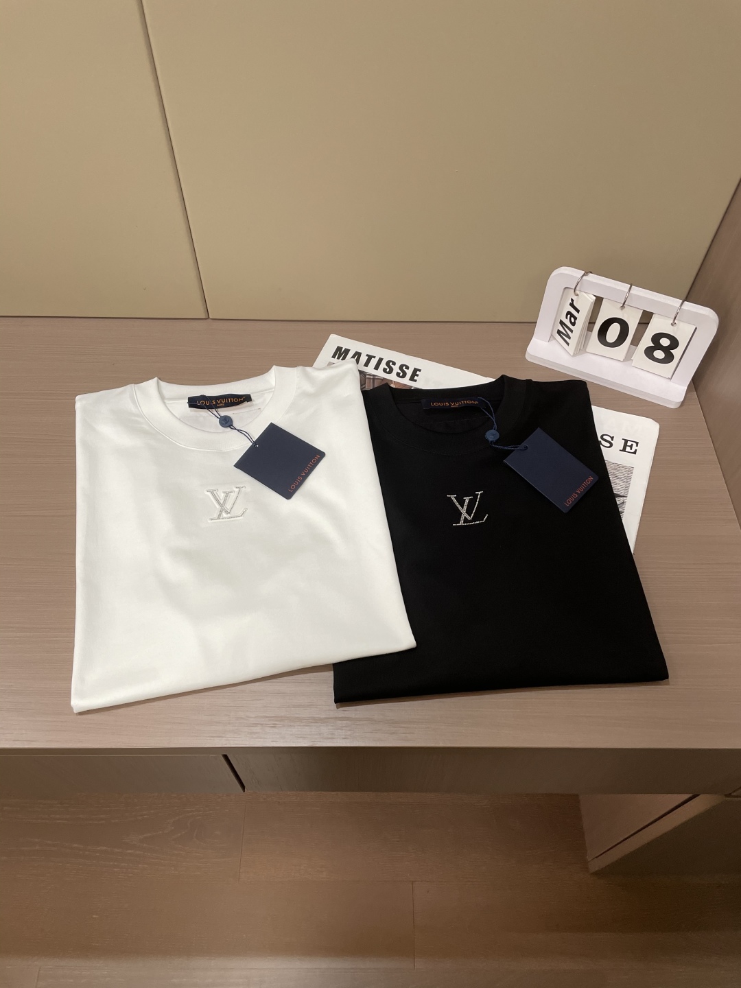 
Lv 官网同款 官网同款 官网同款⚠️
重磅推荐！2025ss夏装新品 专柜在售 最新系列图案logo