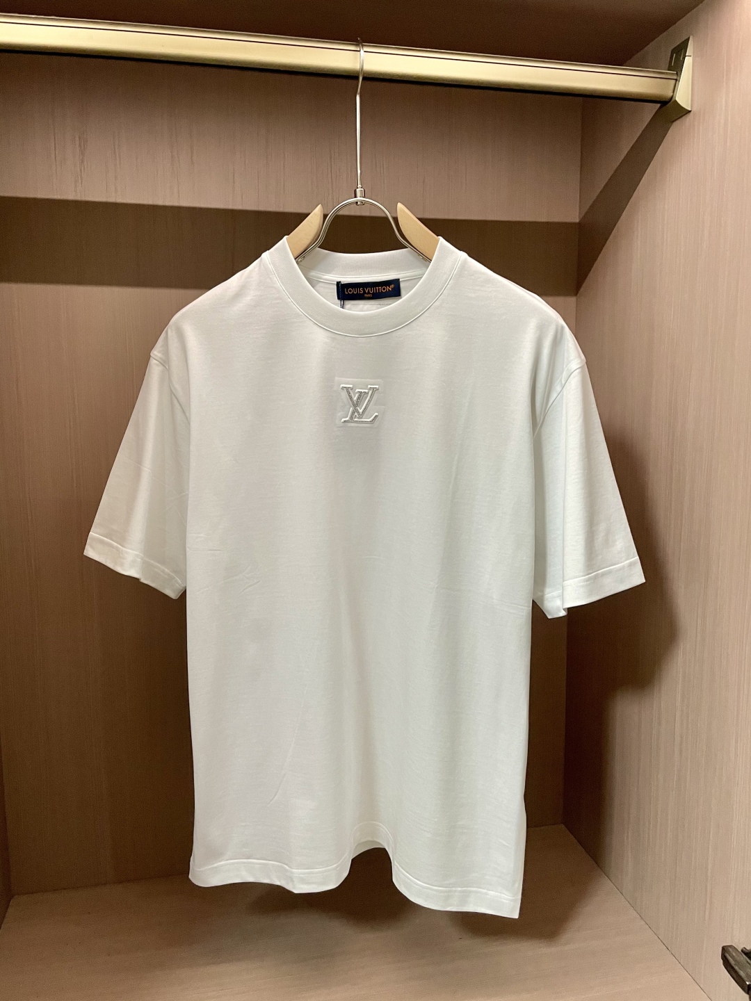 
Lv 官网同款 官网同款 官网同款⚠️
重磅推荐！2025ss夏装新品 专柜在售 最新系列图案logo