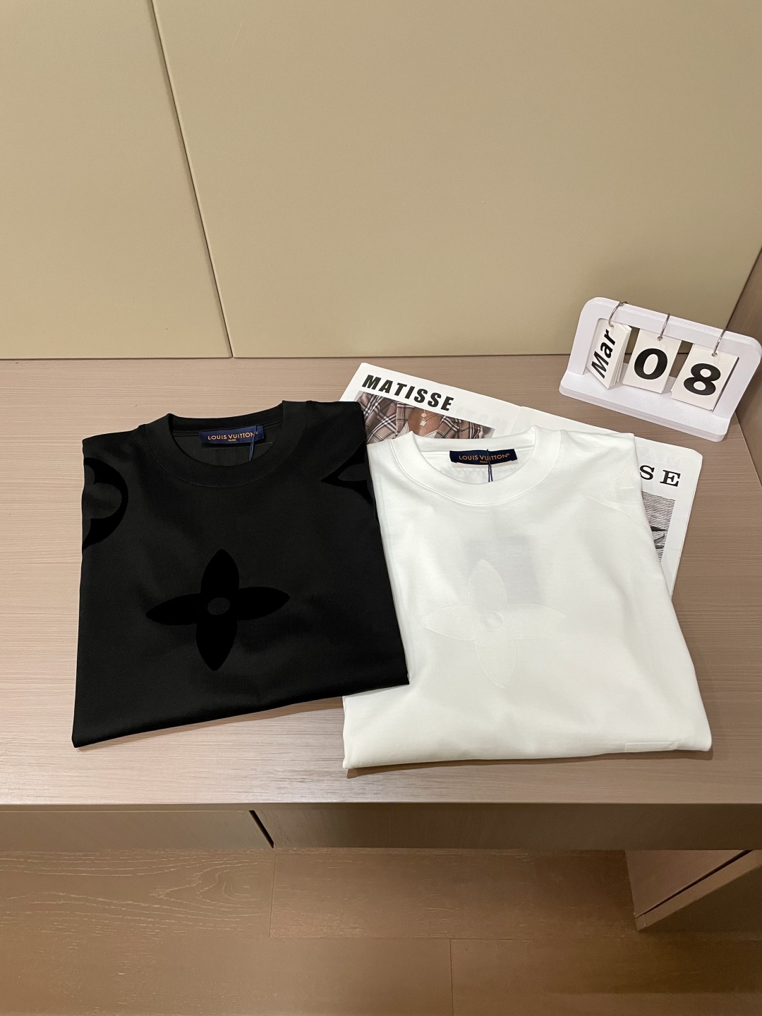 
Lv 官网同款 官网同款 官网同款⚠️
重磅推荐！2025ss夏装新品 专柜在售 最新系列图案logo