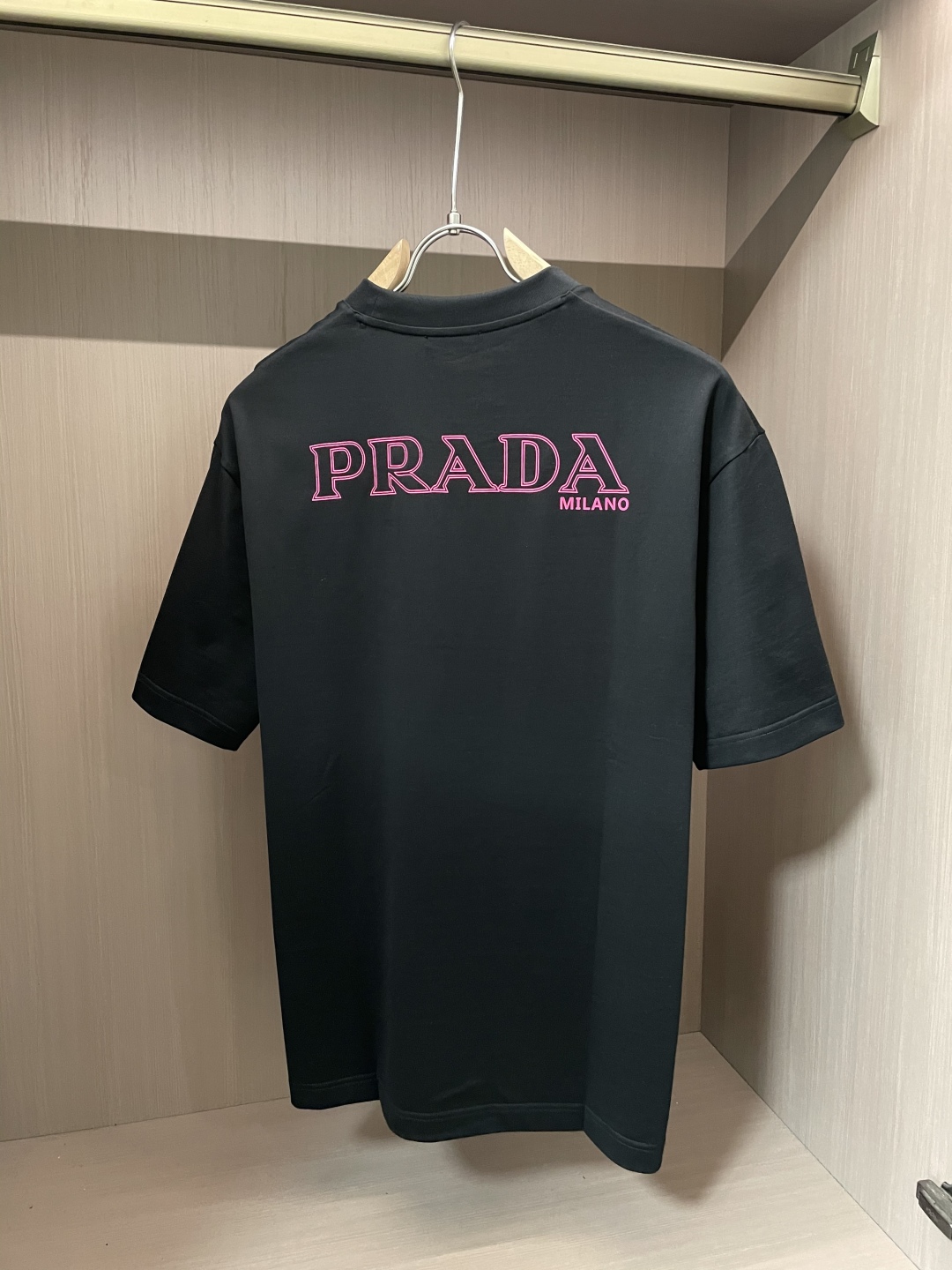 
Prad 官网同款 官网同款 官网同款⚠️
重磅推荐！2025ss夏装新品 专柜在售 最新系列图案lo