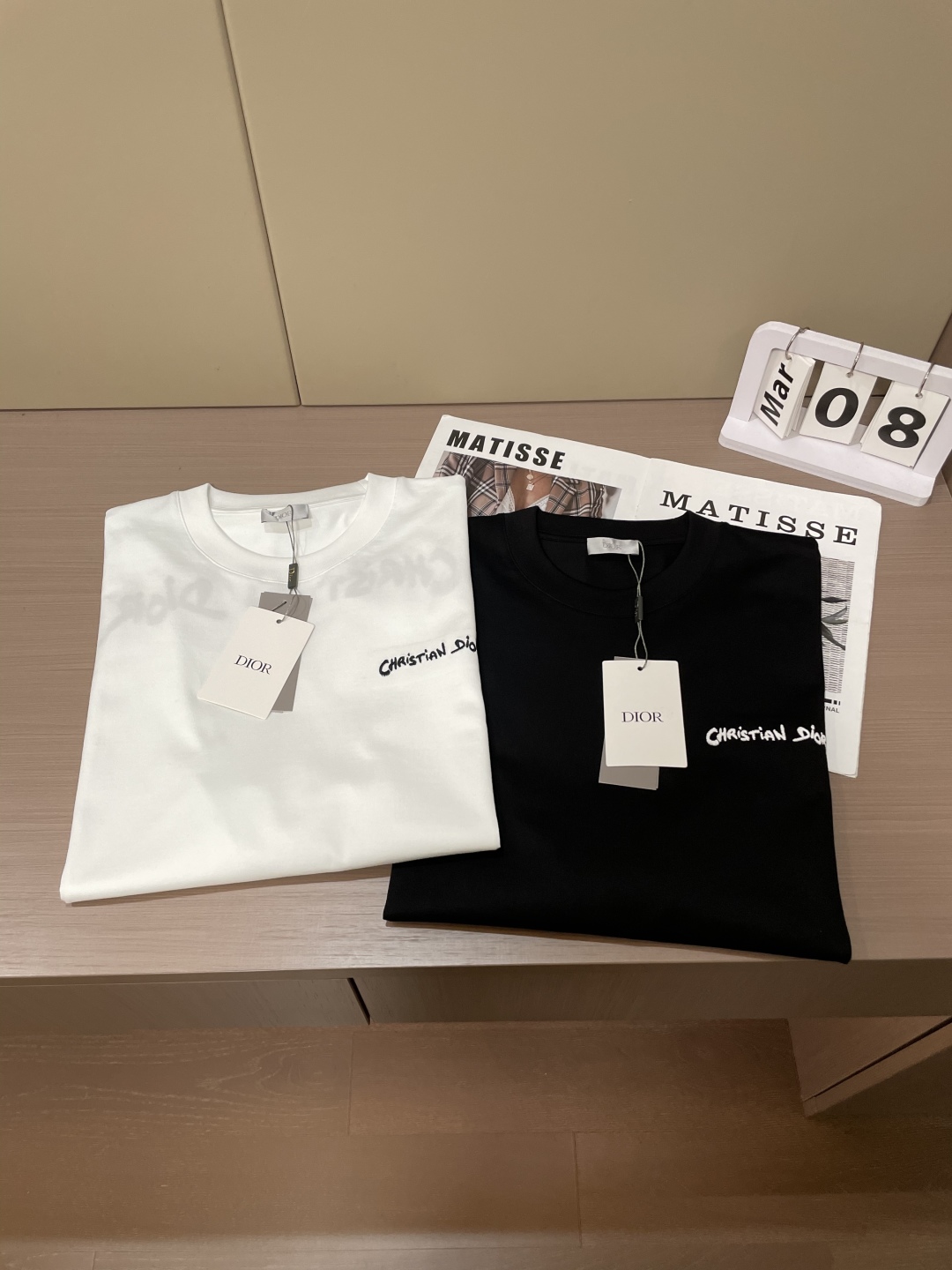 
Dior 官网同款 官网同款 官网同款⚠️
重磅推荐！2025ss夏装新品 专柜在售 最新系列图案lo