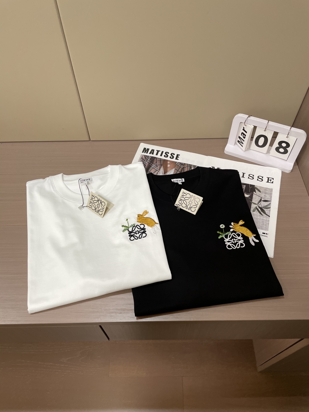 
Loewe 官网同款 官网同款 官网同款⚠️
重磅推荐！2025ss夏装新品 专柜在售 最新系列图案l