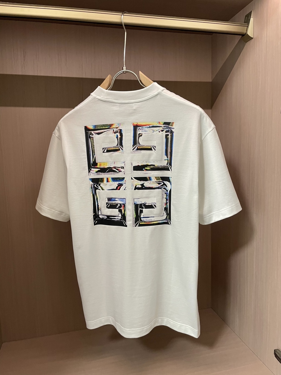 
纪梵希 官网同款 官网同款 官网同款⚠️
重磅推荐！2025ss夏装新品 专柜在售 最新系列图案log