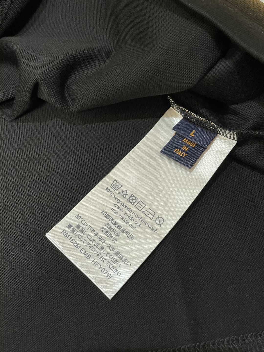 
Lv  官网同款 官网同款 官网同款⚠️
重磅推荐！2025ss夏装新品 专柜在售 最新系列图案log