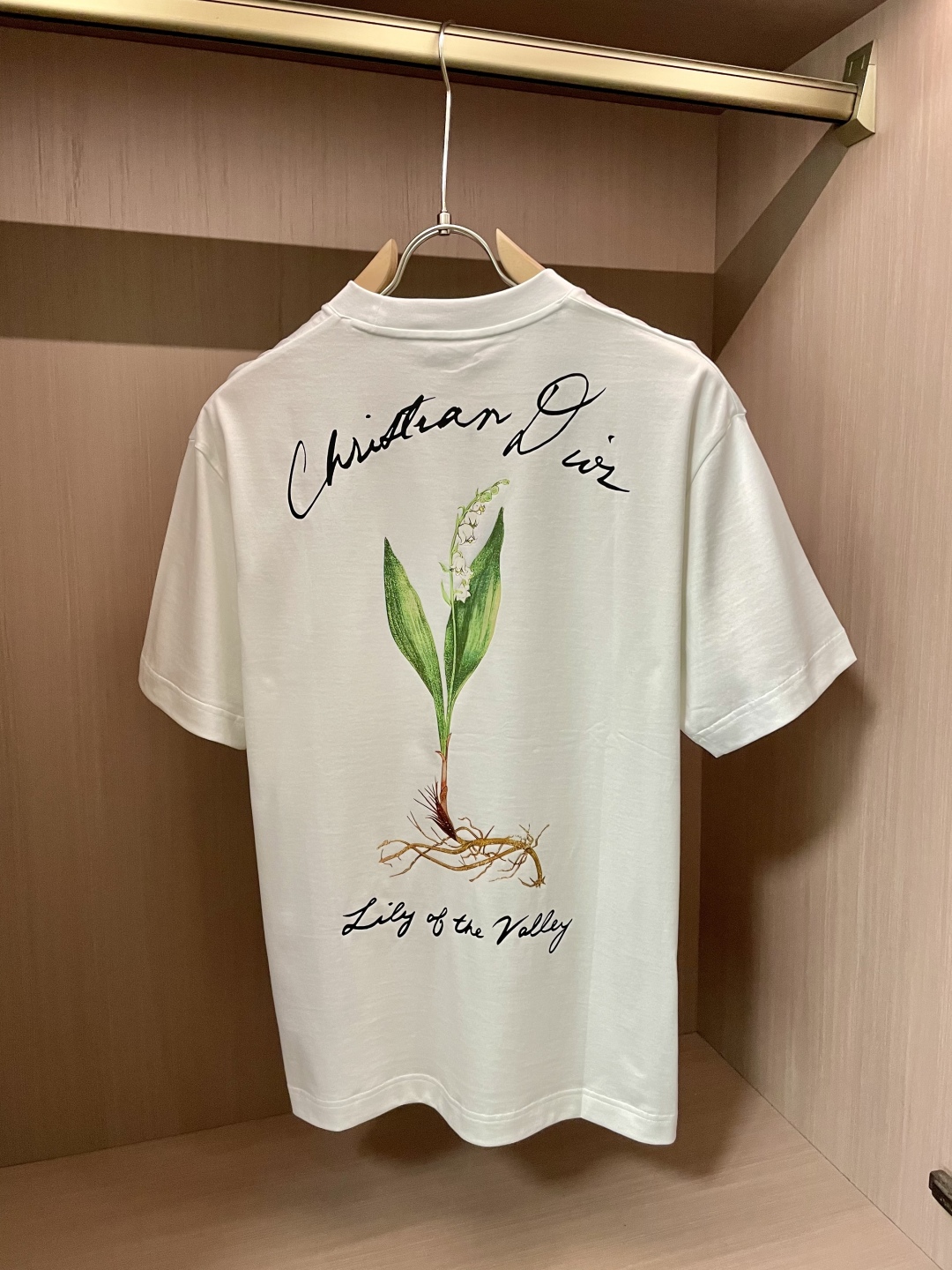 
Dior  官网同款 官网同款 官网同款⚠️
重磅推荐！2025ss夏装新品 专柜在售 最新系列图案l