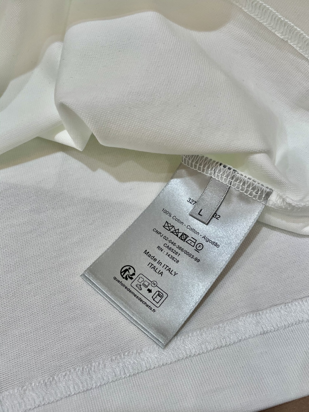 
Dior  官网同款 官网同款 官网同款⚠️
重磅推荐！2025ss夏装新品 专柜在售 最新系列图案l