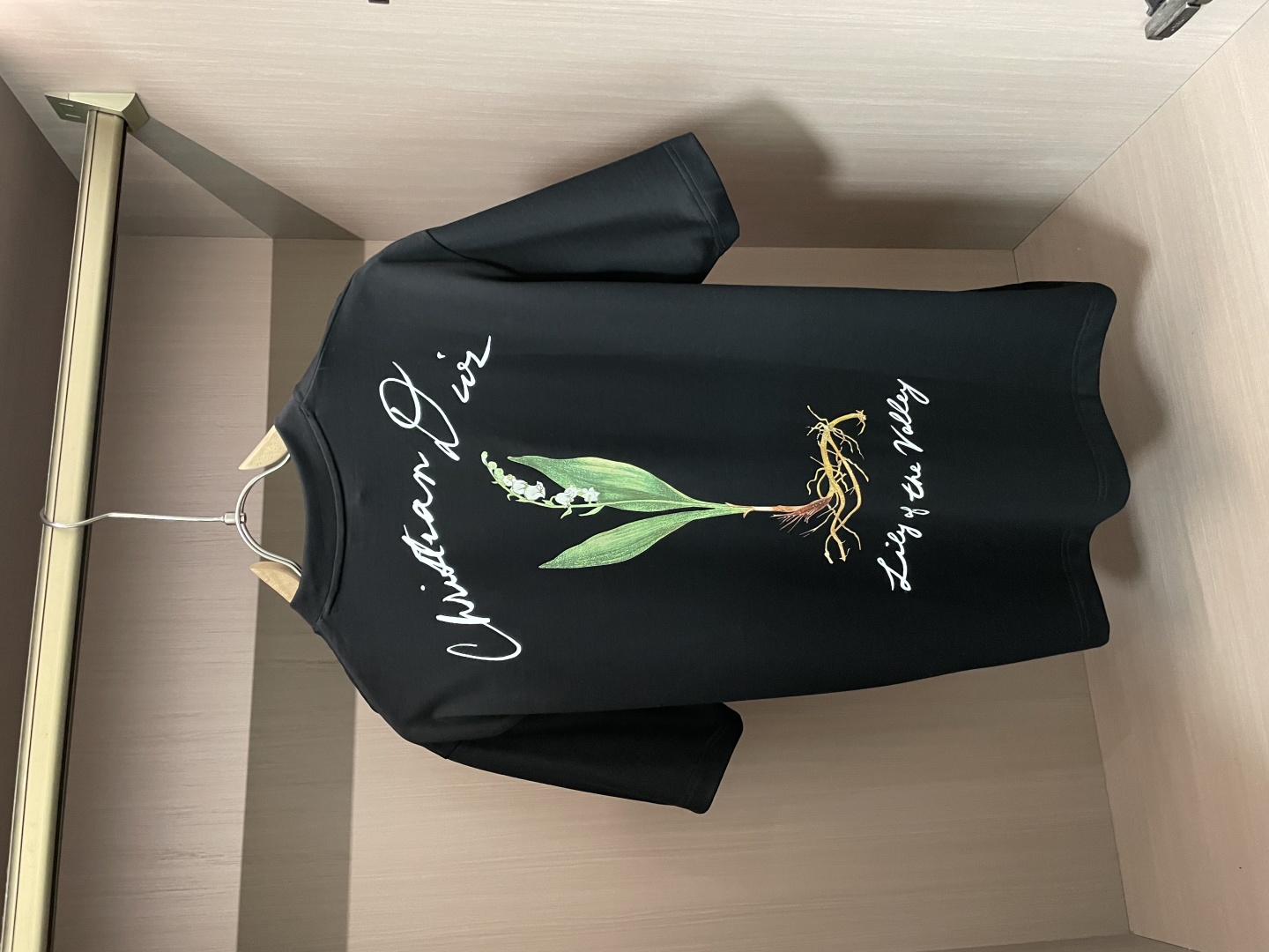 
Dior  官网同款 官网同款 官网同款⚠️
重磅推荐！2025ss夏装新品 专柜在售 最新系列图案l