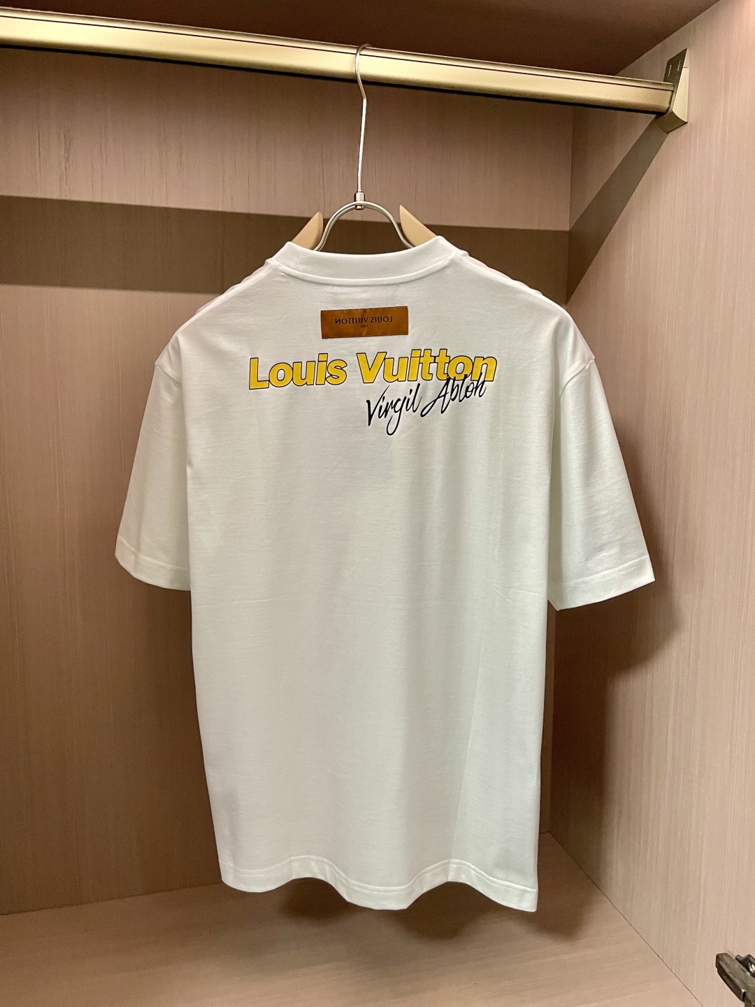 
Lv 官网同款 官网同款 官网同款⚠️
重磅推荐！2025ss夏装新品 专柜在售 最新系列图案logo
