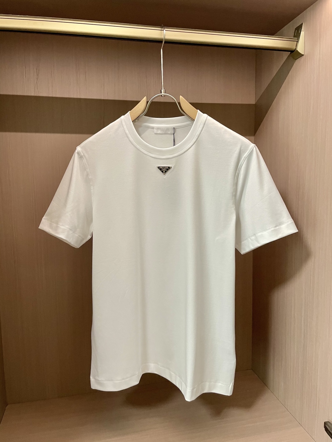 
Prada 官网同款 官网同款 官网同款⚠️
重磅推荐！2025ss夏装新品 专柜在售 最新系列图案l