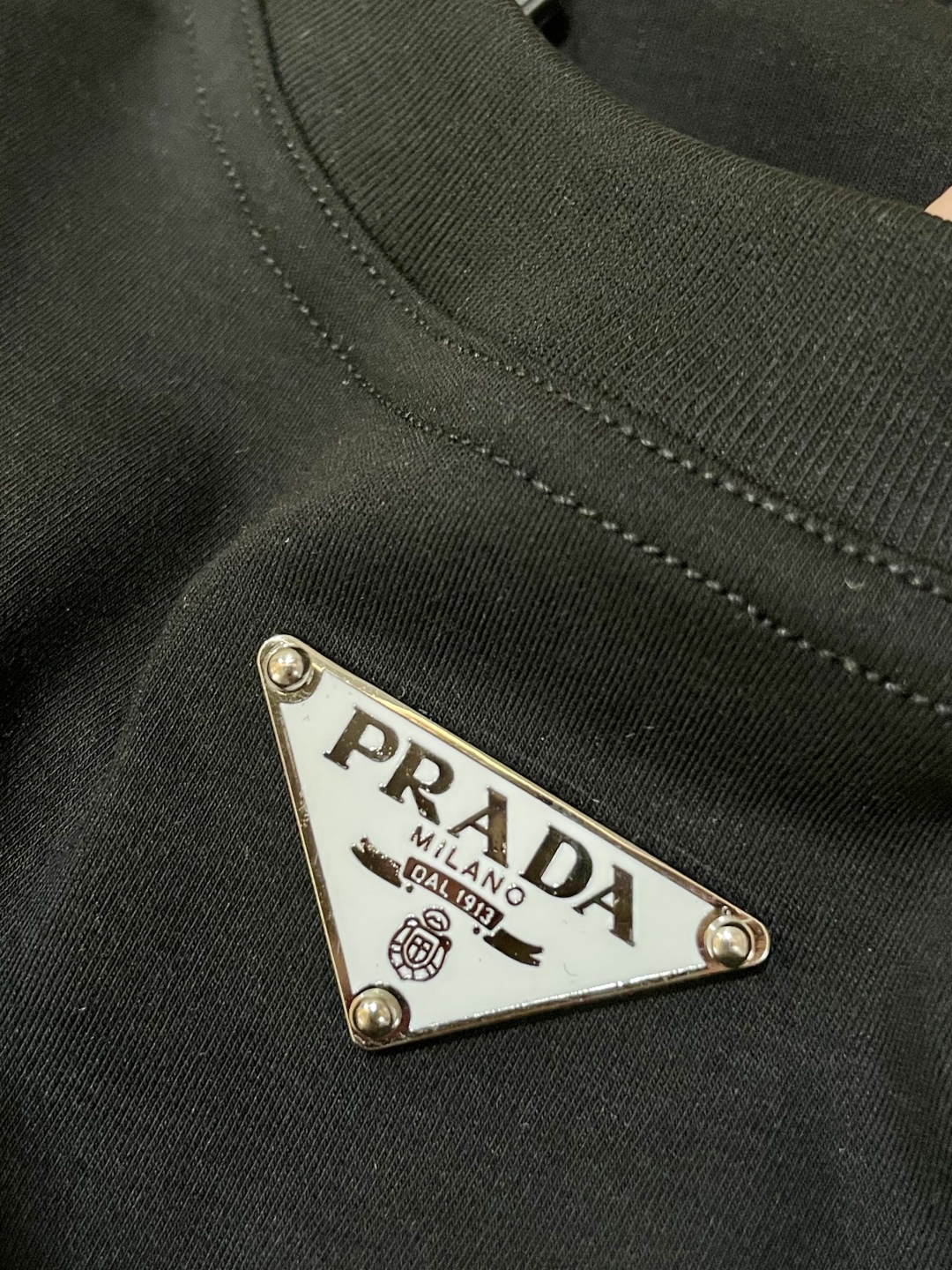 
Prada 官网同款 官网同款 官网同款⚠️
重磅推荐！2025ss夏装新品 专柜在售 最新系列图案l