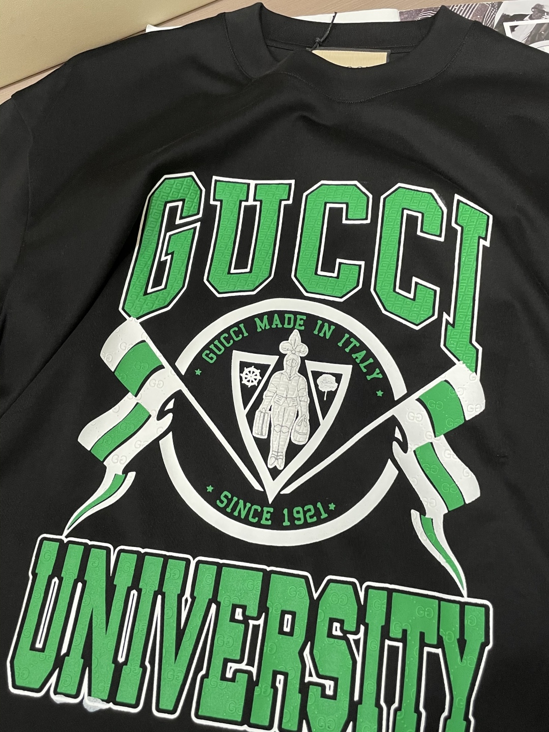 
Gucc 官网同款 官网同款 官网同款⚠️
重磅推荐！2025ss夏装新品 专柜在售 最新系列图案lo