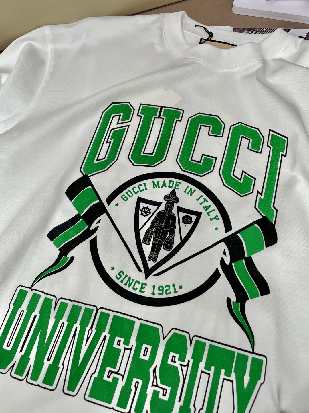 
Gucc 官网同款 官网同款 官网同款⚠️
重磅推荐！2025ss夏装新品 专柜在售 最新系列图案lo