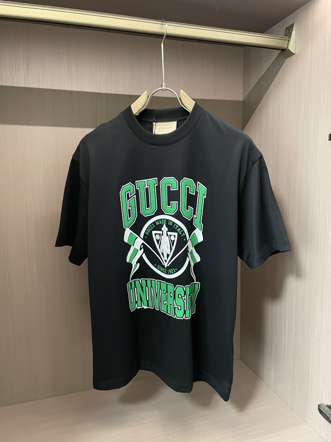 
Gucc 官网同款 官网同款 官网同款⚠️
重磅推荐！2025ss夏装新品 专柜在售 最新系列图案lo