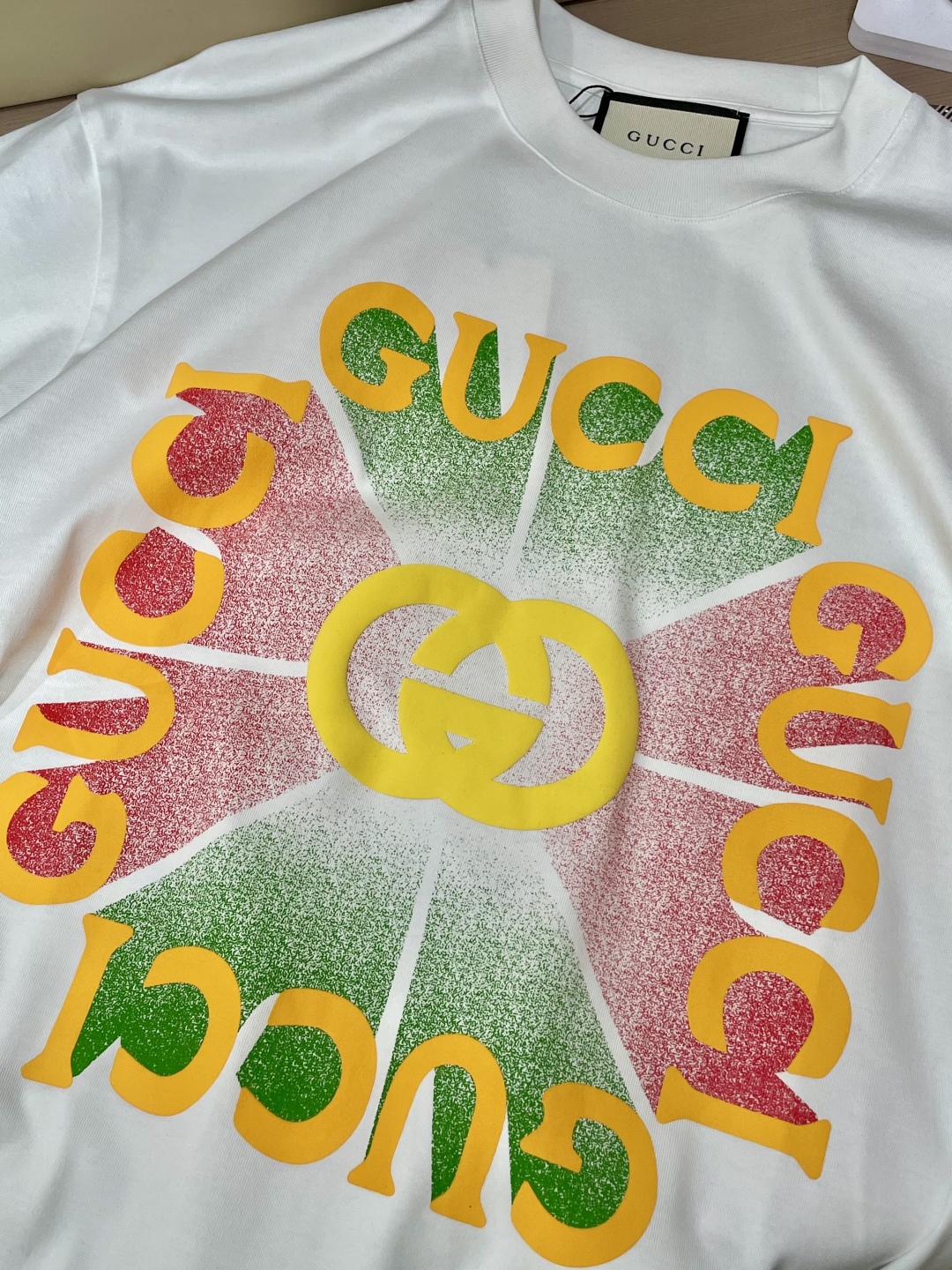 
Gucc 官网同款 官网同款 官网同款⚠️
重磅推荐！2025ss夏装新品 专柜在售 最新系列图案lo