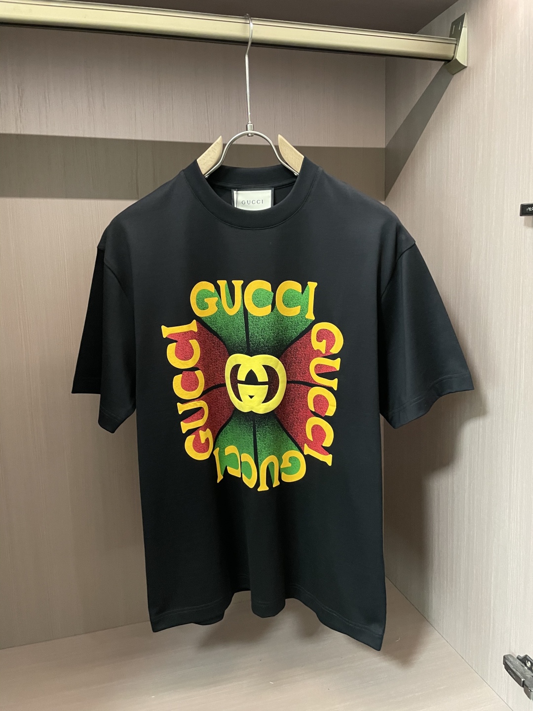 
Gucc 官网同款 官网同款 官网同款⚠️
重磅推荐！2025ss夏装新品 专柜在售 最新系列图案lo