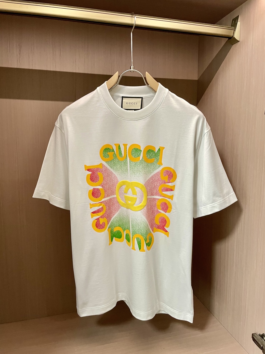
Gucc 官网同款 官网同款 官网同款⚠️
重磅推荐！2025ss夏装新品 专柜在售 最新系列图案lo