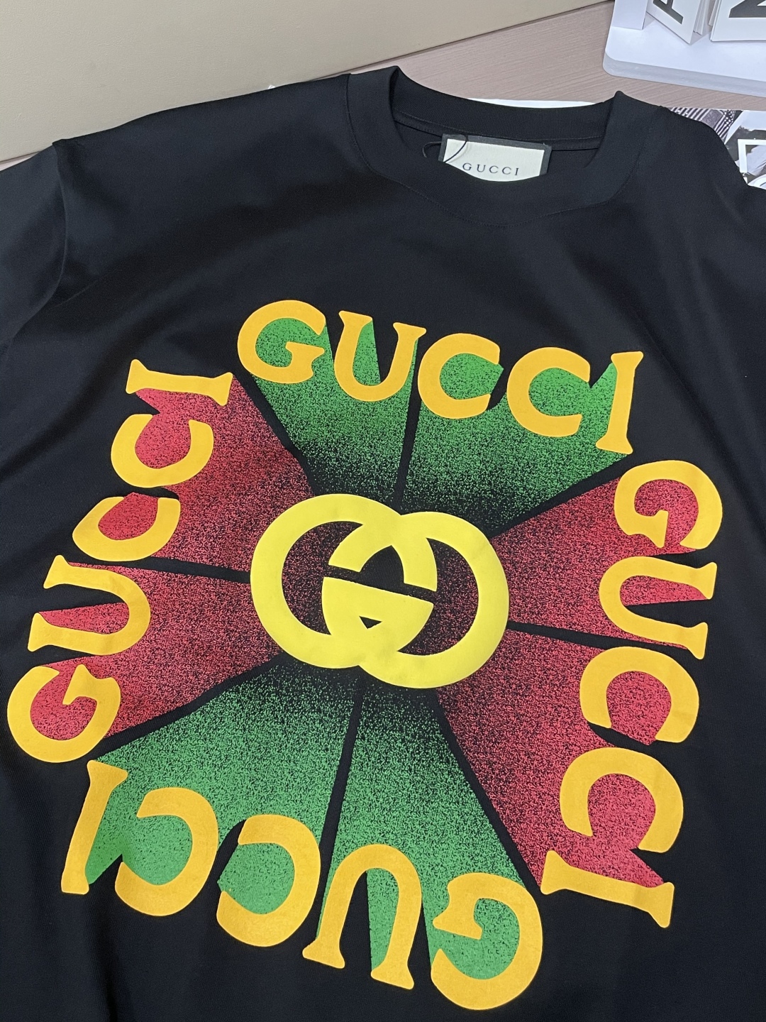 
Gucc 官网同款 官网同款 官网同款⚠️
重磅推荐！2025ss夏装新品 专柜在售 最新系列图案lo