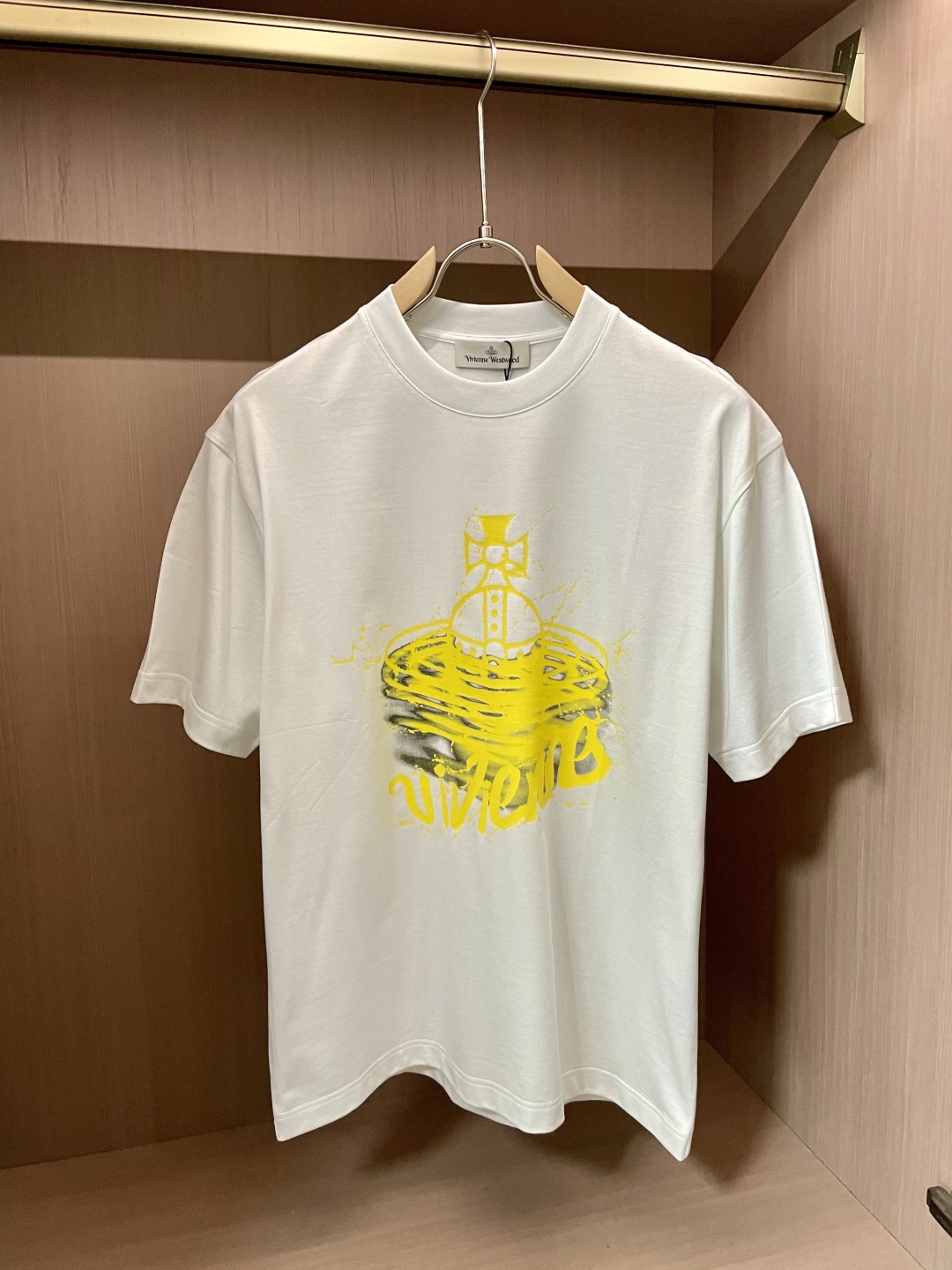 
西太后 官网同款 官网同款 官网同款⚠️
重磅推荐！2025ss夏装新品 专柜在售 最新系列图案log