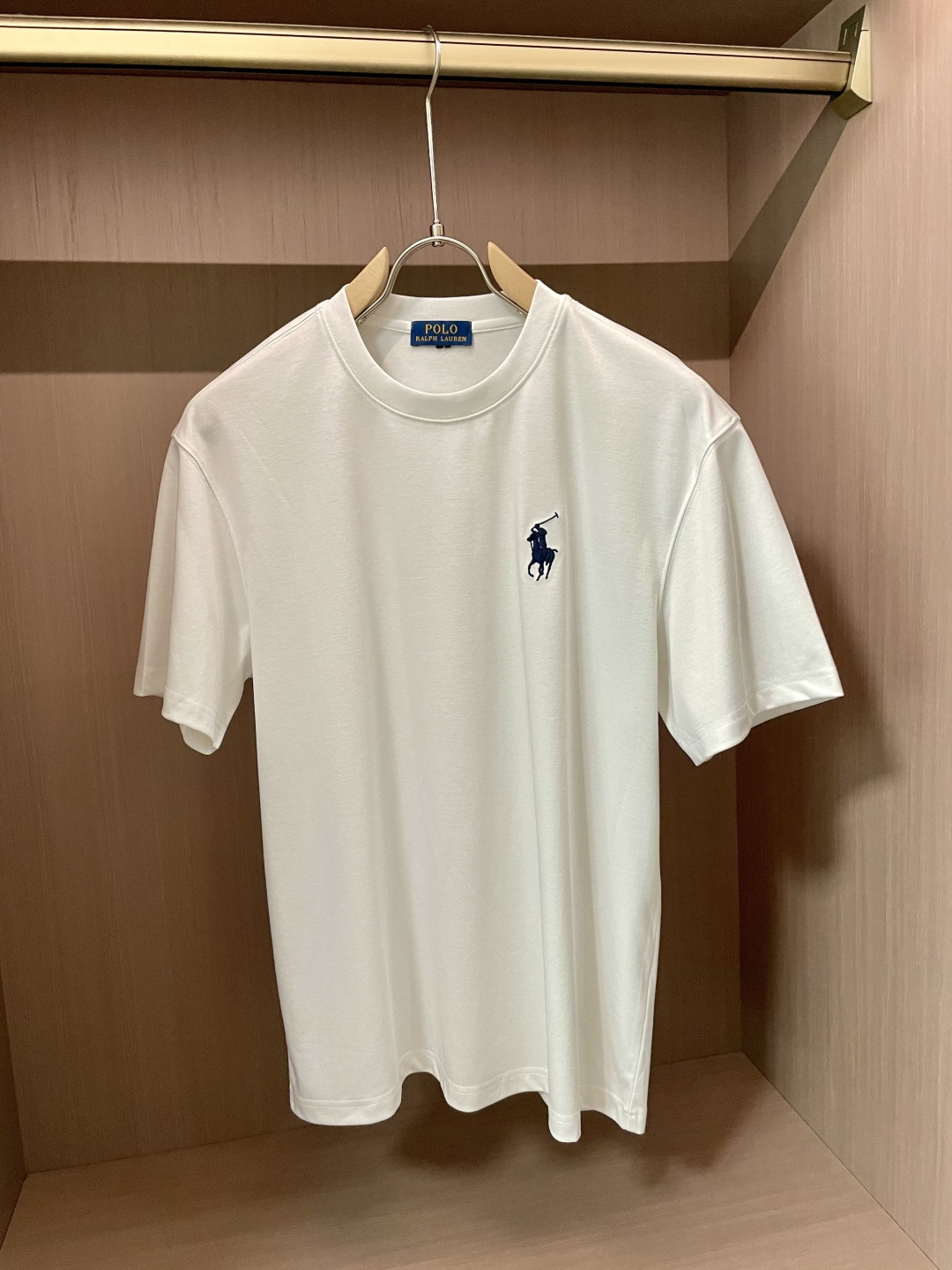 NO:133309,Polo 2025 spring and summer new product, with 330 double-strand cotton plain fabrics, with wide upper body and comfortable, casually matched with the outside and the inner ones, the same size for men and women. Size S-XXL, alexander wang19860909polo 2025春夏新品,优选特定原版开发330支双股精棉平纹面料,上身挺阔舒适度佳,外穿内搭随意搭配,男女同款 尺码S-XXL,,alexander wang,Men's clothing