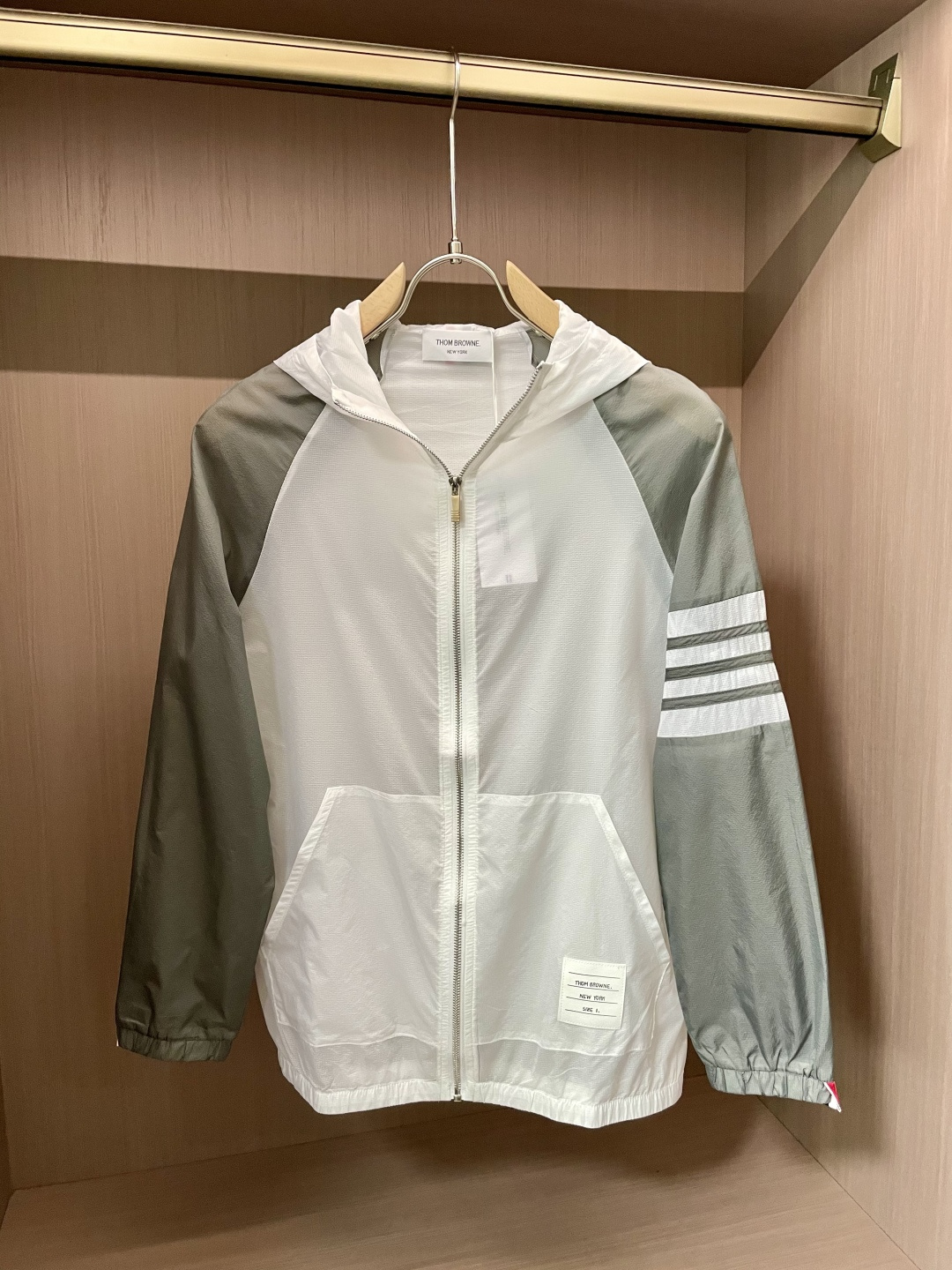 Fashionable Sunscreen-Proof Light Coat with High-End Custom Cape for Ultimate Comfort and Style - 图片 4