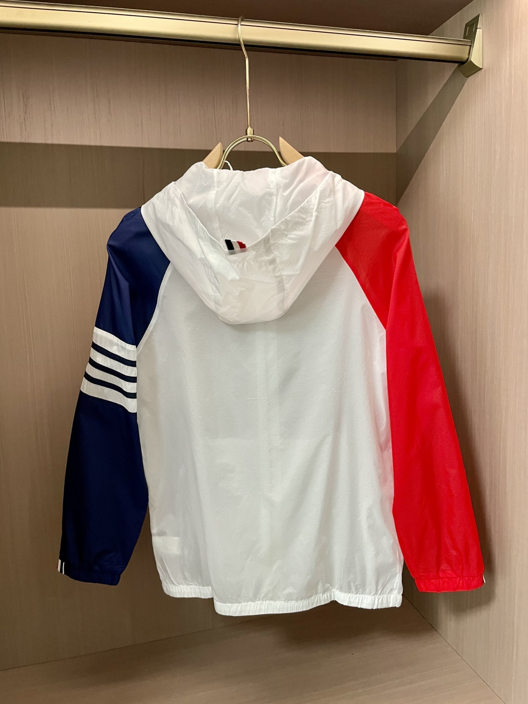 Fashionable Sunscreen-Proof Light Coat with High-End Custom Cape for Ultimate Comfort and Style - 图片 2