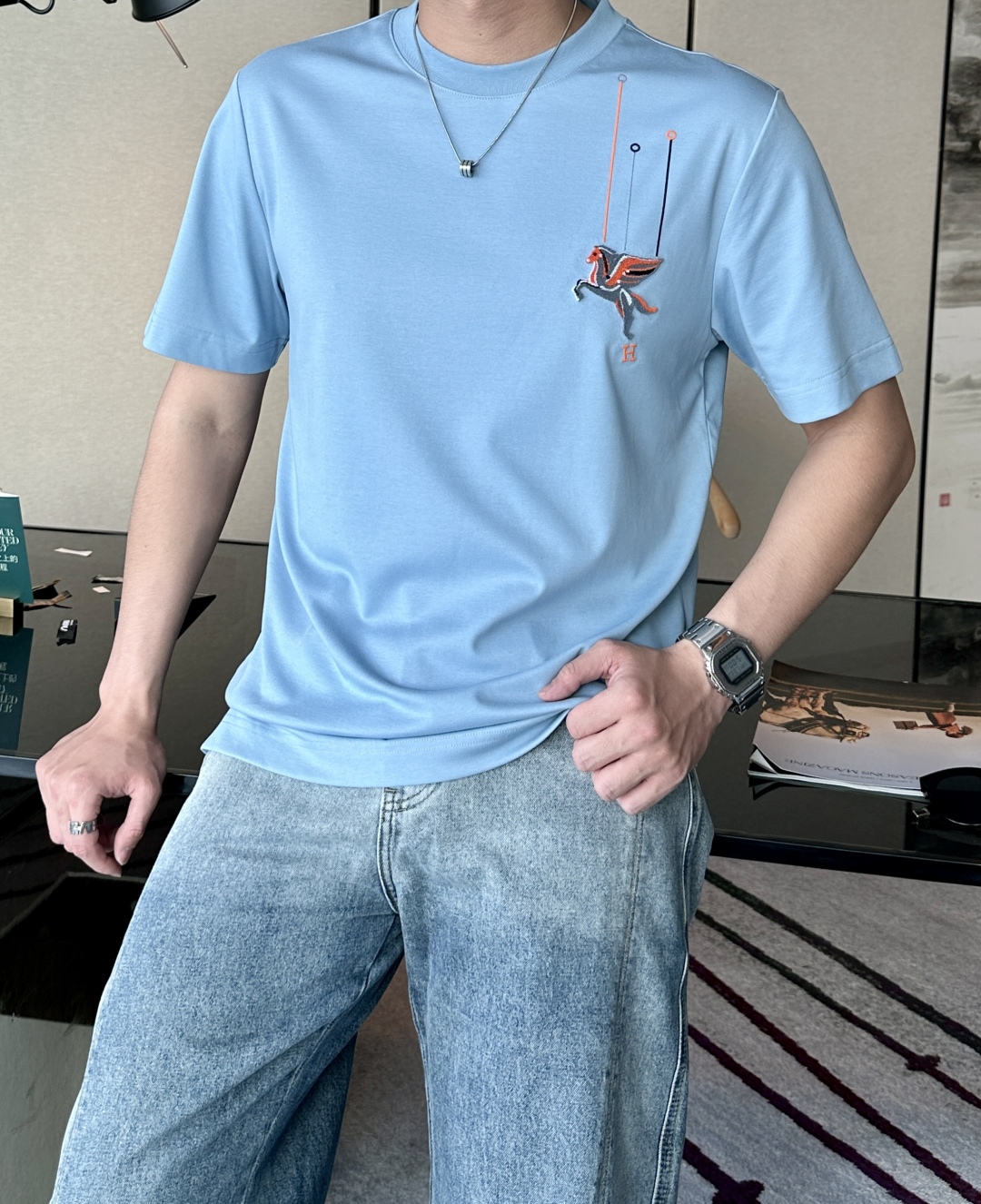 
H家 2025夏季新款 男士短袖   时尚圆领T恤  此款色彩丰富 工艺精湛！ 采用立体牙刷绣  高密