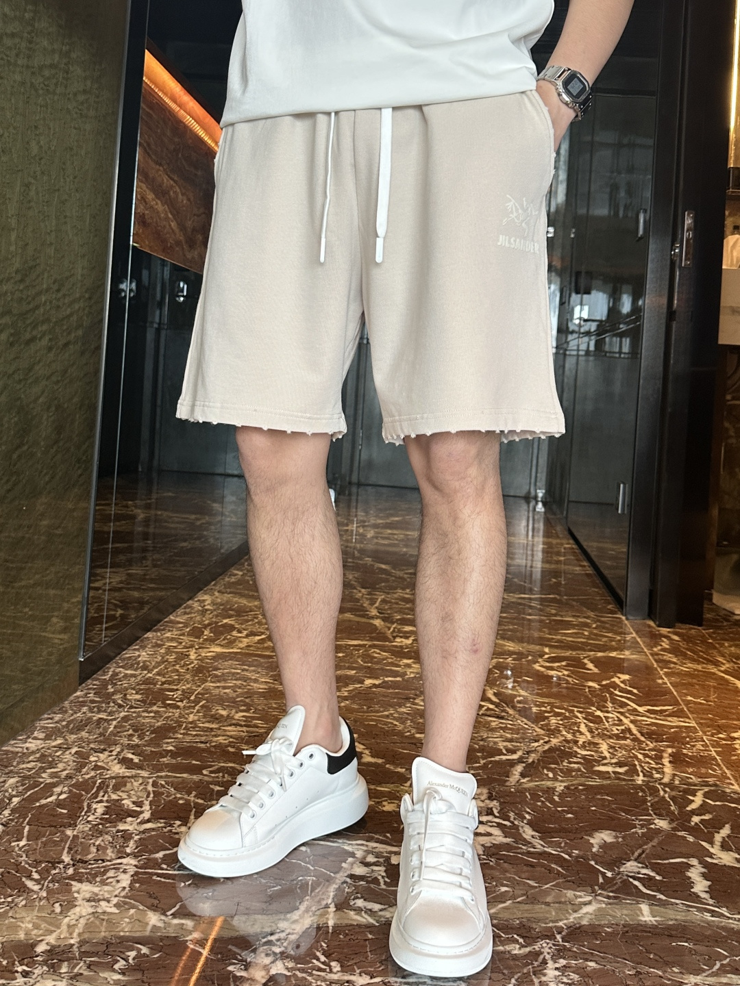 NO:132963,Archaeopteryx 2025 summer shorts!  All-match elastic waist casual pinch pants!  Elastic waist, insert bags on both sides. The fabric is made of customer-supplied fixed-woven high-strength pure cotton material. The upper body is breathable, soft and skin-friendly, with a delicate feel. The waist is knitted elastic waist and drawstring. You don’t have to worry about the discomfort of being too loose or too tight on the upper body. Whether at home, going out or traveling, it is your best choice for summer!  Count 29-38,arc'teryx,shorts,alexander wang19860909始祖鸟 2025夏季短裤！百搭松紧腰休闲五分裤！松紧腰 两侧插袋 面料采用客供定织高支纯棉料,上身透气,柔软亲肤,手感细腻、 腰部针织松紧腰加抽绳,上身不用担心过松过紧的不舒适感 ,无论居家,外出,旅游,都是您夏日的最佳选择！ 码数29-38,arc'teryx,shorts,alexander wang,Men's clothing