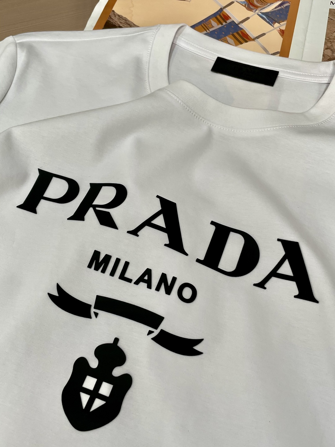 
Prad 重磅推荐！2025ss夏装新品 专柜在售 最新系列图案logo短袖T恤 必须人手一件的节奏！