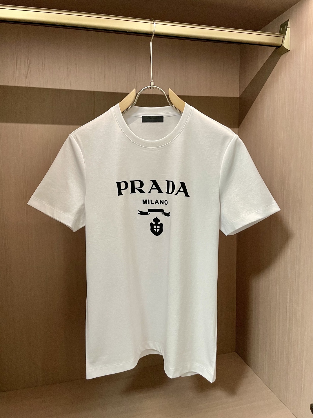 
Prad 重磅推荐！2025ss夏装新品 专柜在售 最新系列图案logo短袖T恤 必须人手一件的节奏！