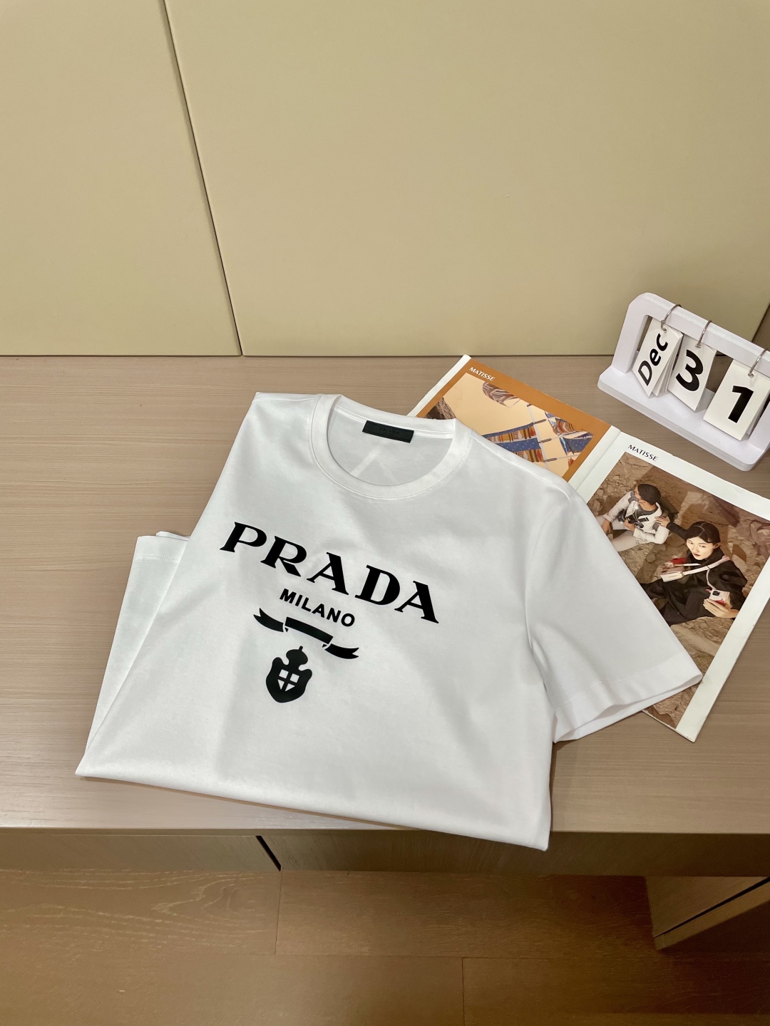 
Prad 重磅推荐！2025ss夏装新品 专柜在售 最新系列图案logo短袖T恤 必须人手一件的节奏！