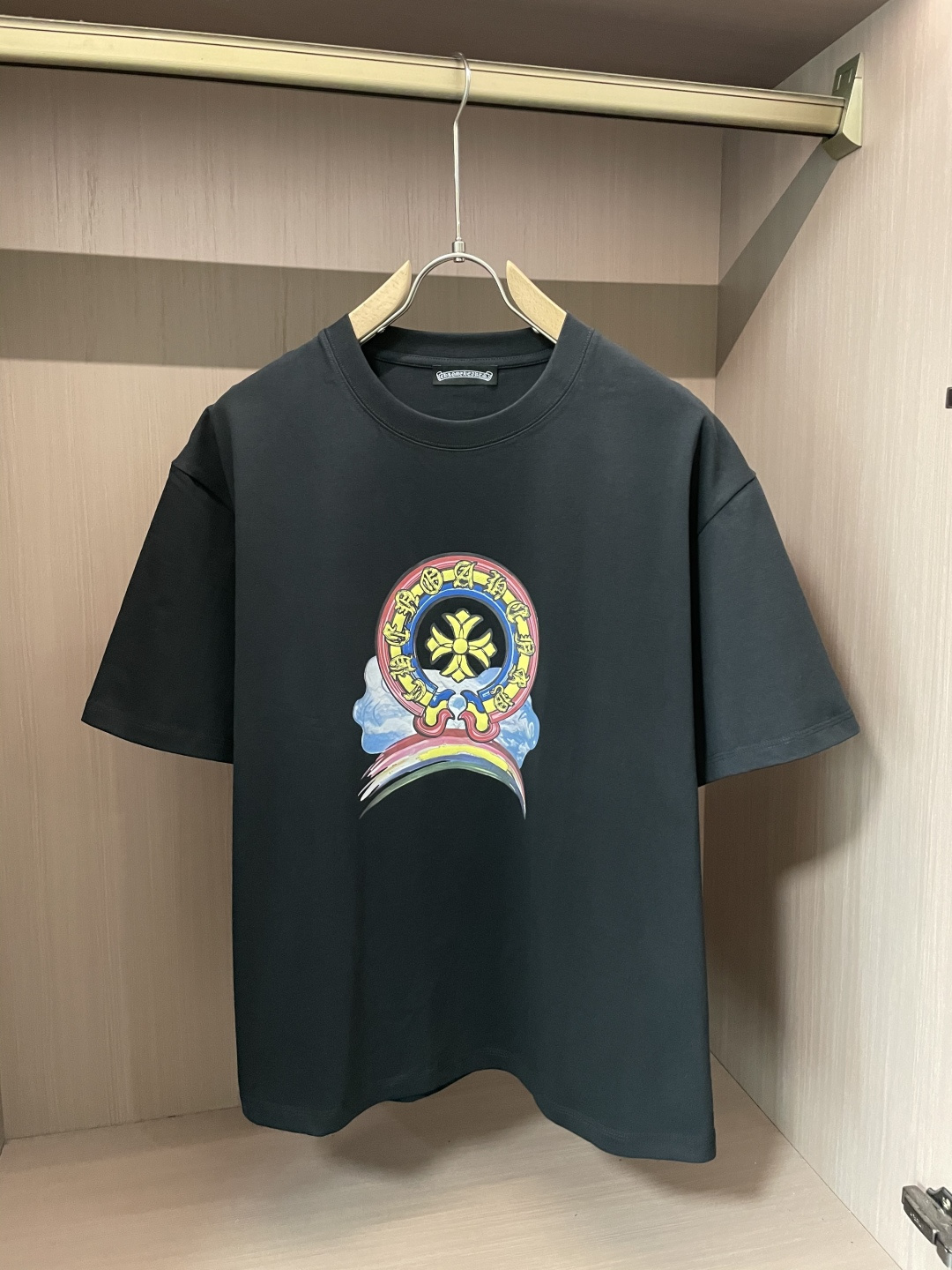 NO:133302,Croxin 2025 spring and summer new product, preferred specific original development double-stranded cotton plain fabric, with wide upper body and good comfort, casual matching of the outside and the inner style, a must-have for men and women in summer Size M-XXL, chrome hearts, alexander wang19860909克罗心 2025春夏新品,优选特定原版开发双股精棉平纹面料,上身挺阔舒适度佳,外穿内搭随意搭配,男女同款夏日必备 尺码M-XXL,,chrome hearts,alexander wang,Men's clothing