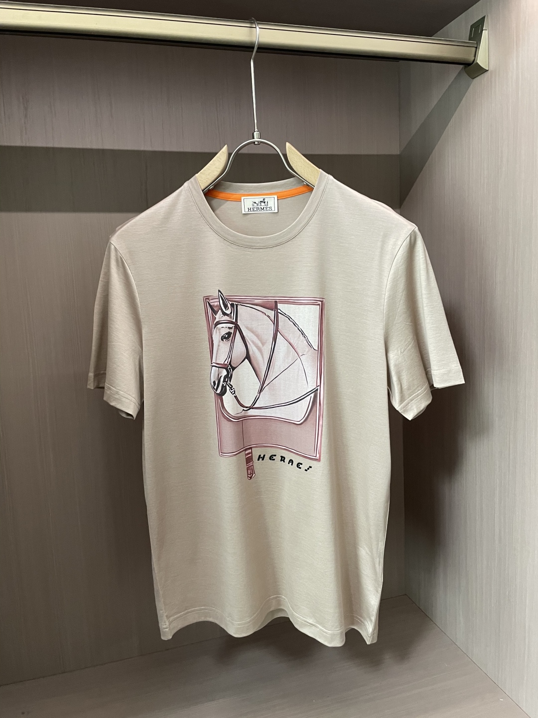 Luxurious Hermès Summer 2025 Collection: Elegant, Artistic, and Versatile Fashion for All Occasions - 图片 5